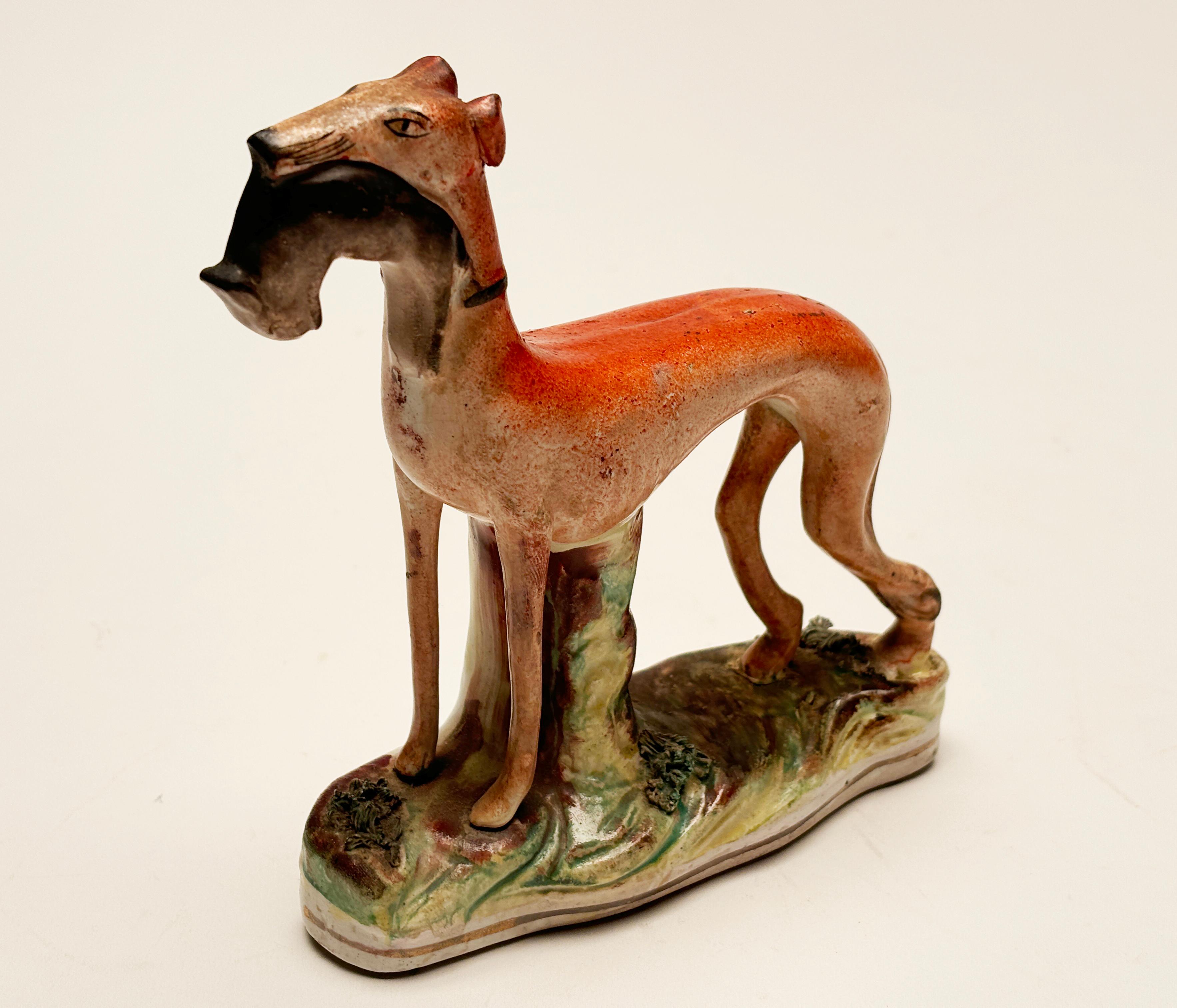 Inglese Figurina della metà del 19° secolo dello Staffordshire inglese con coniglio e whippet in vendita