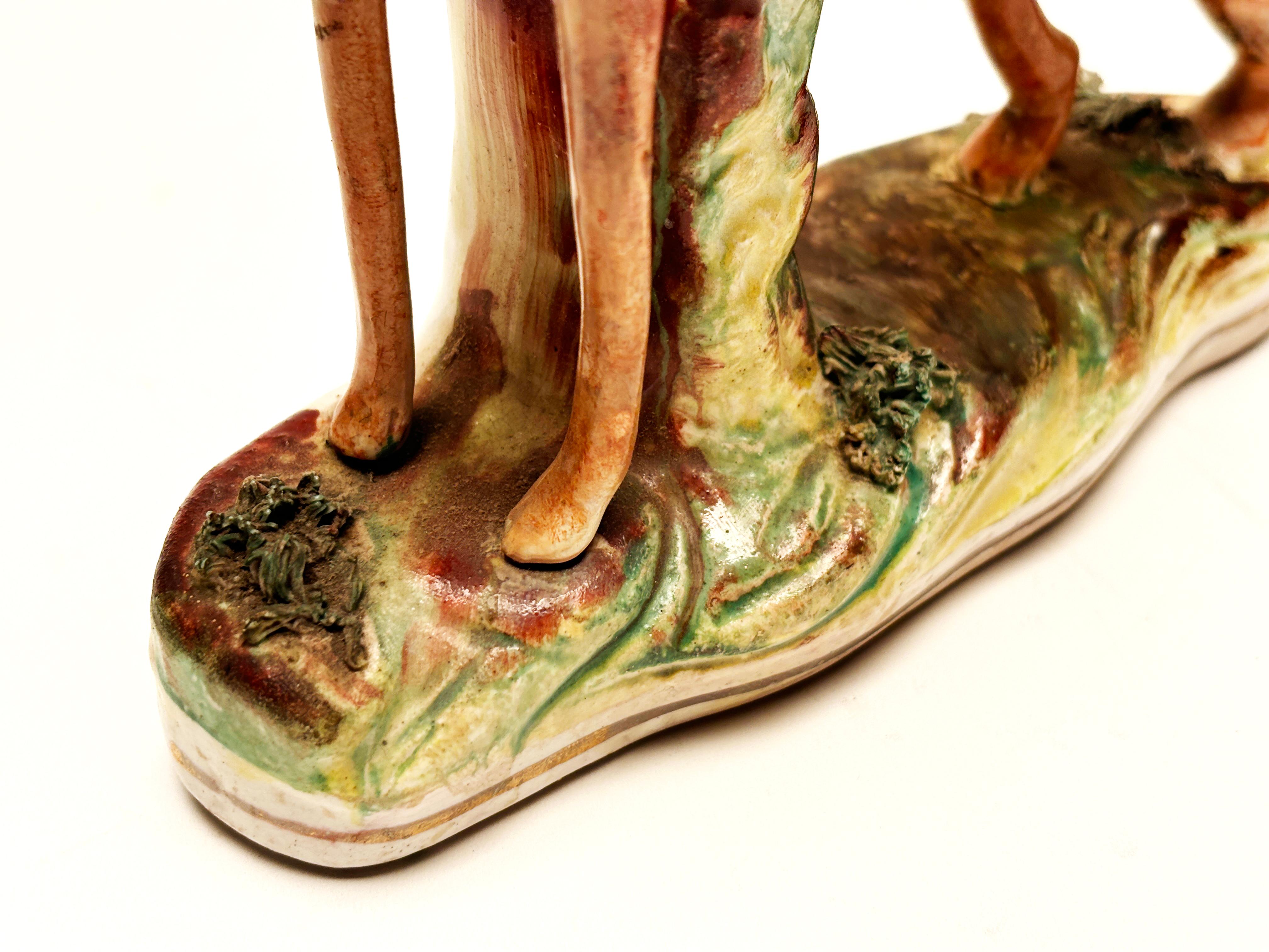 Figurina della metà del 19° secolo dello Staffordshire inglese con coniglio e whippet In condizioni buone in vendita a Louisville, KY