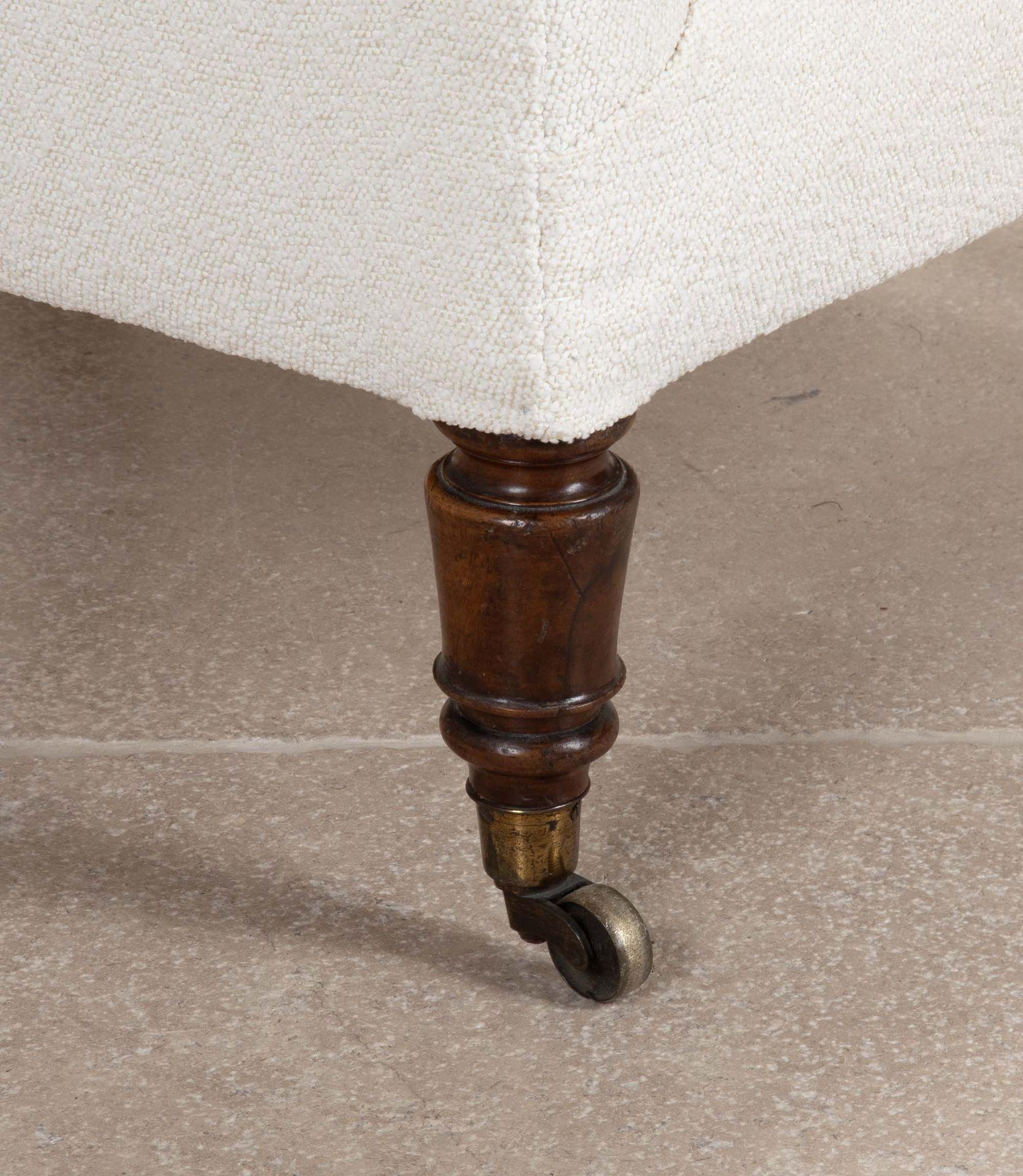 Tissu d'ameublement Fauteuil anglais tapissé du milieu du 19e siècle en vente