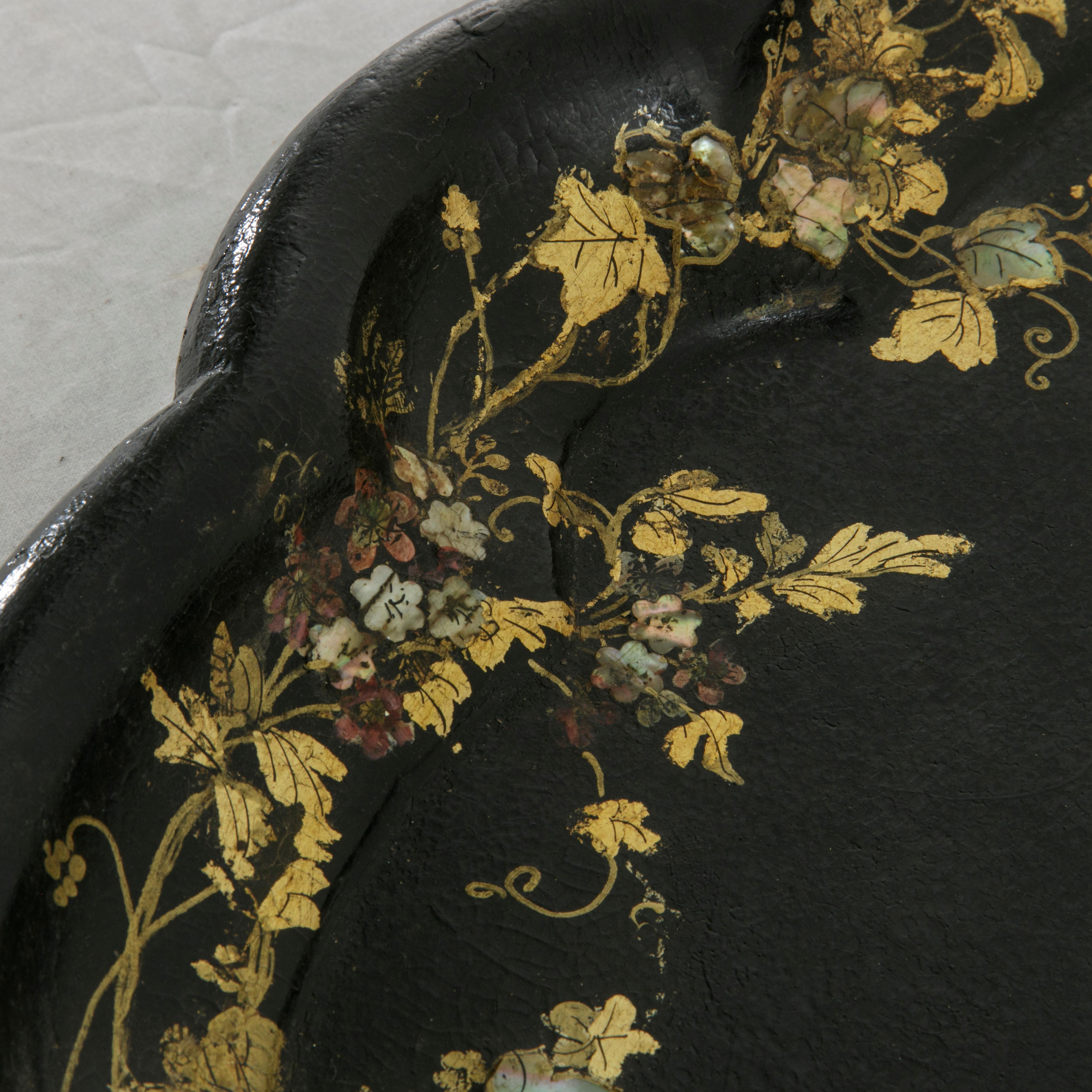 Mid-19th Century English Victorian Period Papier Mâché Tray with Mother-of-Pearl 3