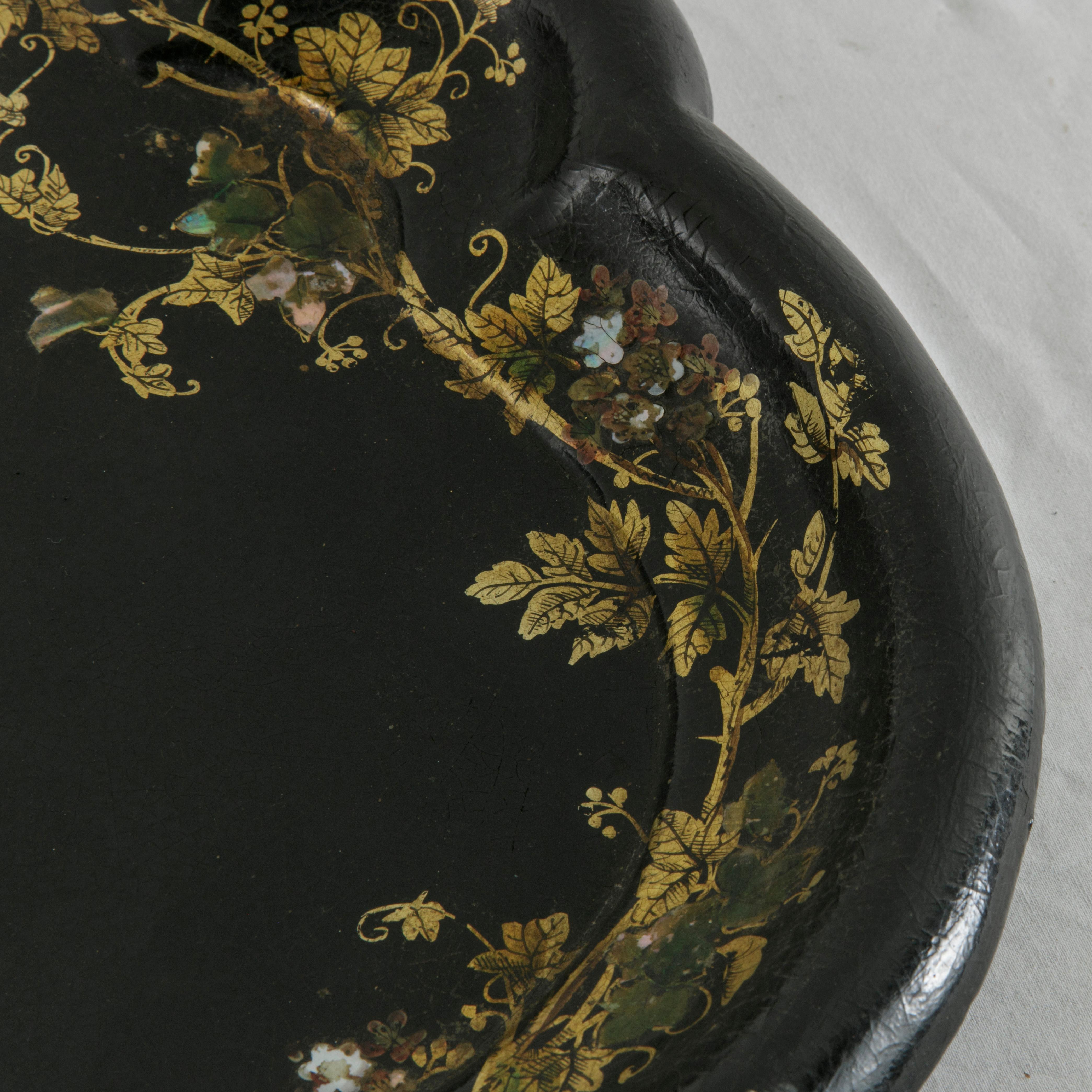 Mid-19th Century English Victorian Period Papier Mâché Tray with Mother-of-Pearl 4