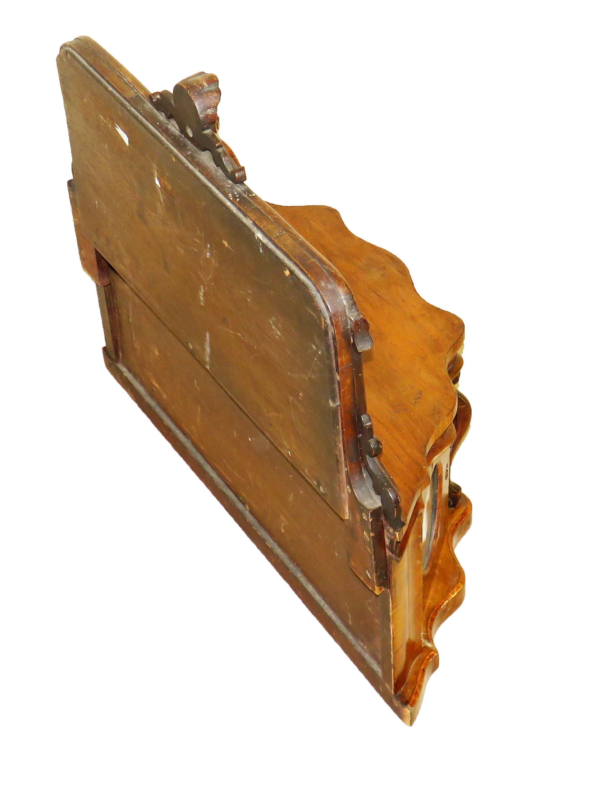 Chiffoniera in miniatura in noce inglese della metà del XIX secolo in vendita 1