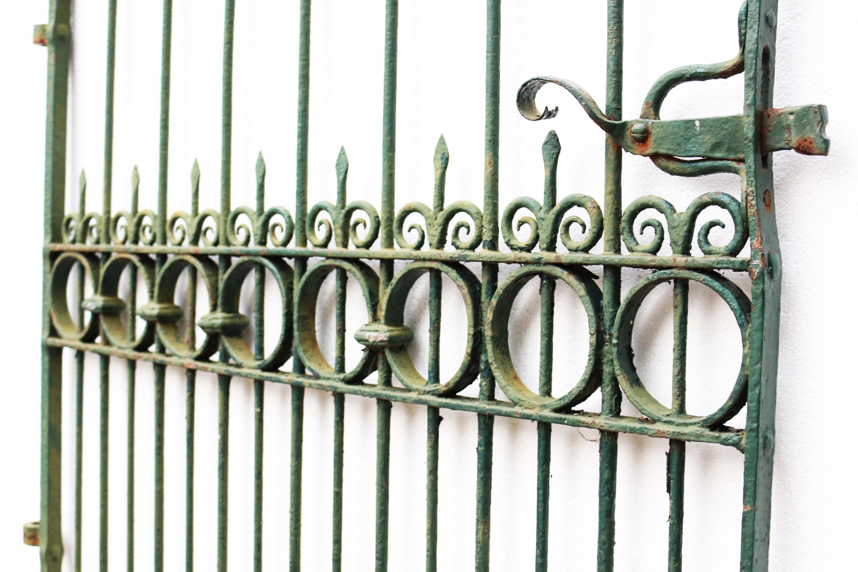 Mid-19th Century English Wrought Iron Pedestrian Gate In Fair Condition In Wormelow, Herefordshire