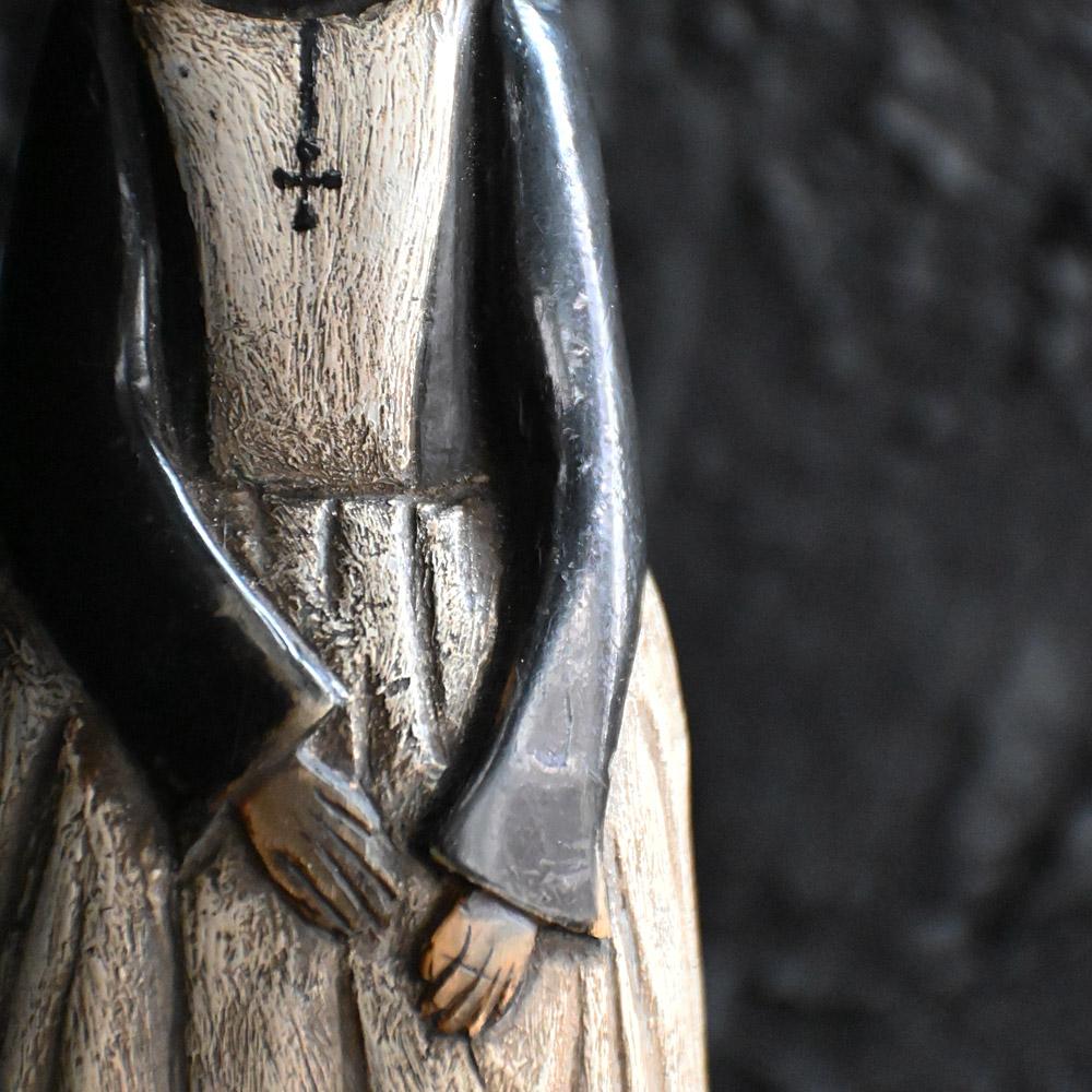 Mid-19th Century Folk Art Horn Carved Nun Figure   For Sale 4