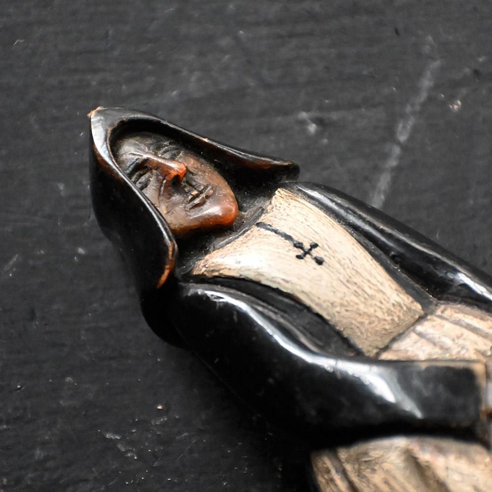Mid-19th Century Folk Art Horn Carved Nun Figure   In Good Condition For Sale In London, GB