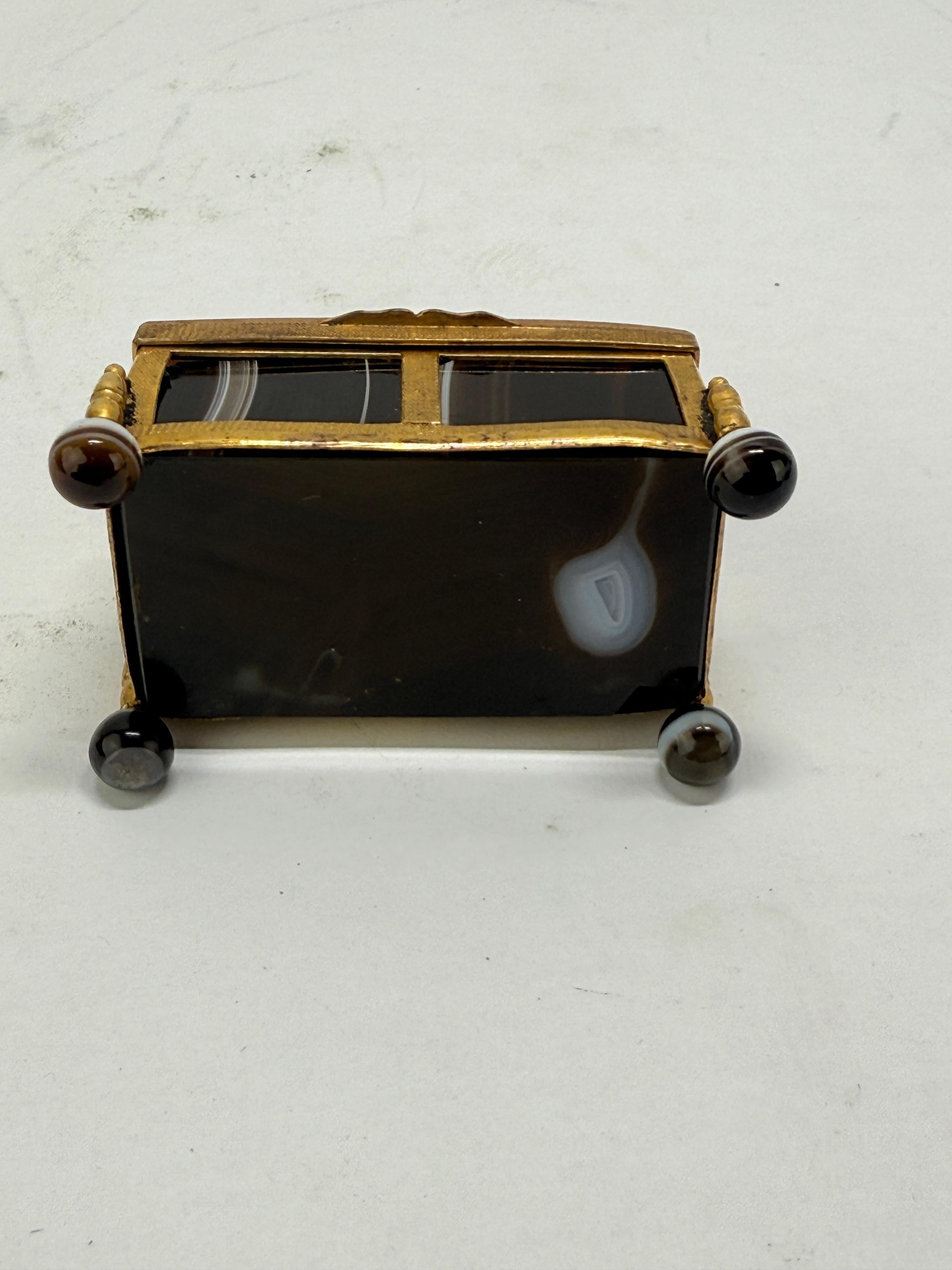 Mitte des 19. Jahrhunderts Französisch gebändert Achat und Ormolu Juwel Schatulle, Miniatur im Angebot 4