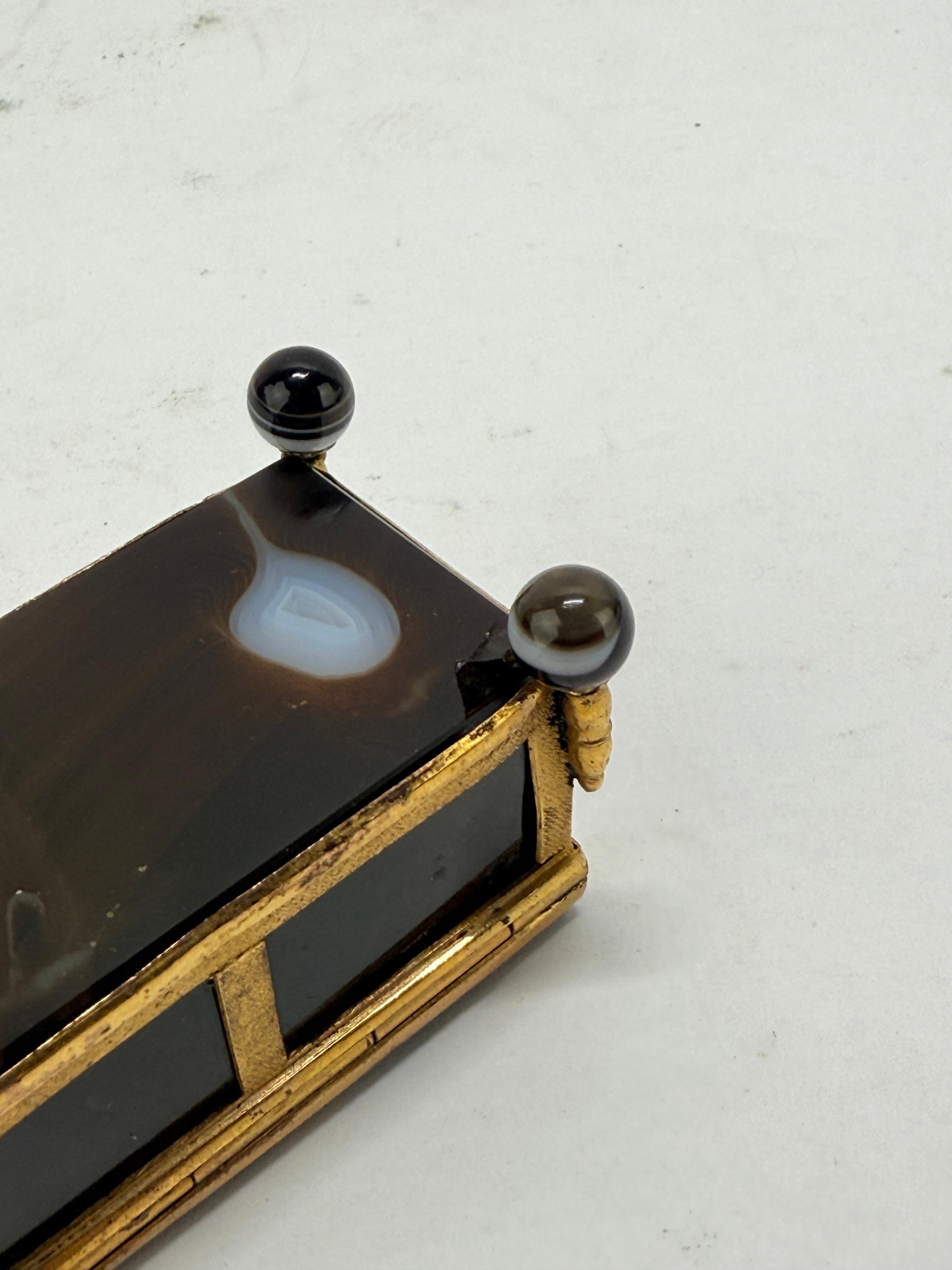 Mitte des 19. Jahrhunderts Französisch gebändert Achat und Ormolu Juwel Schatulle, Miniatur im Angebot 5