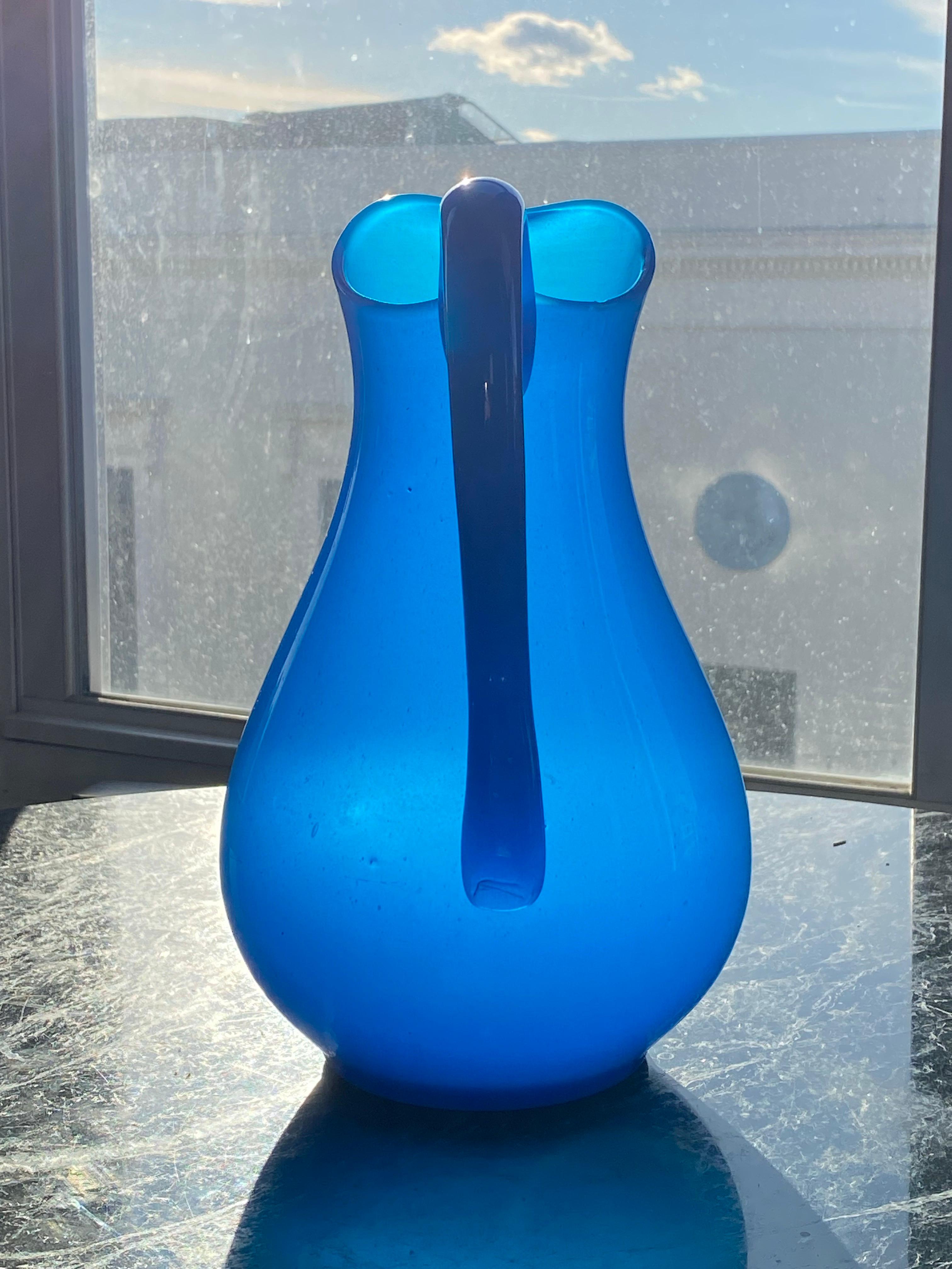Francese Set di brocche e ciotole in vetro French Opaline della metà del XIX secolo in vendita