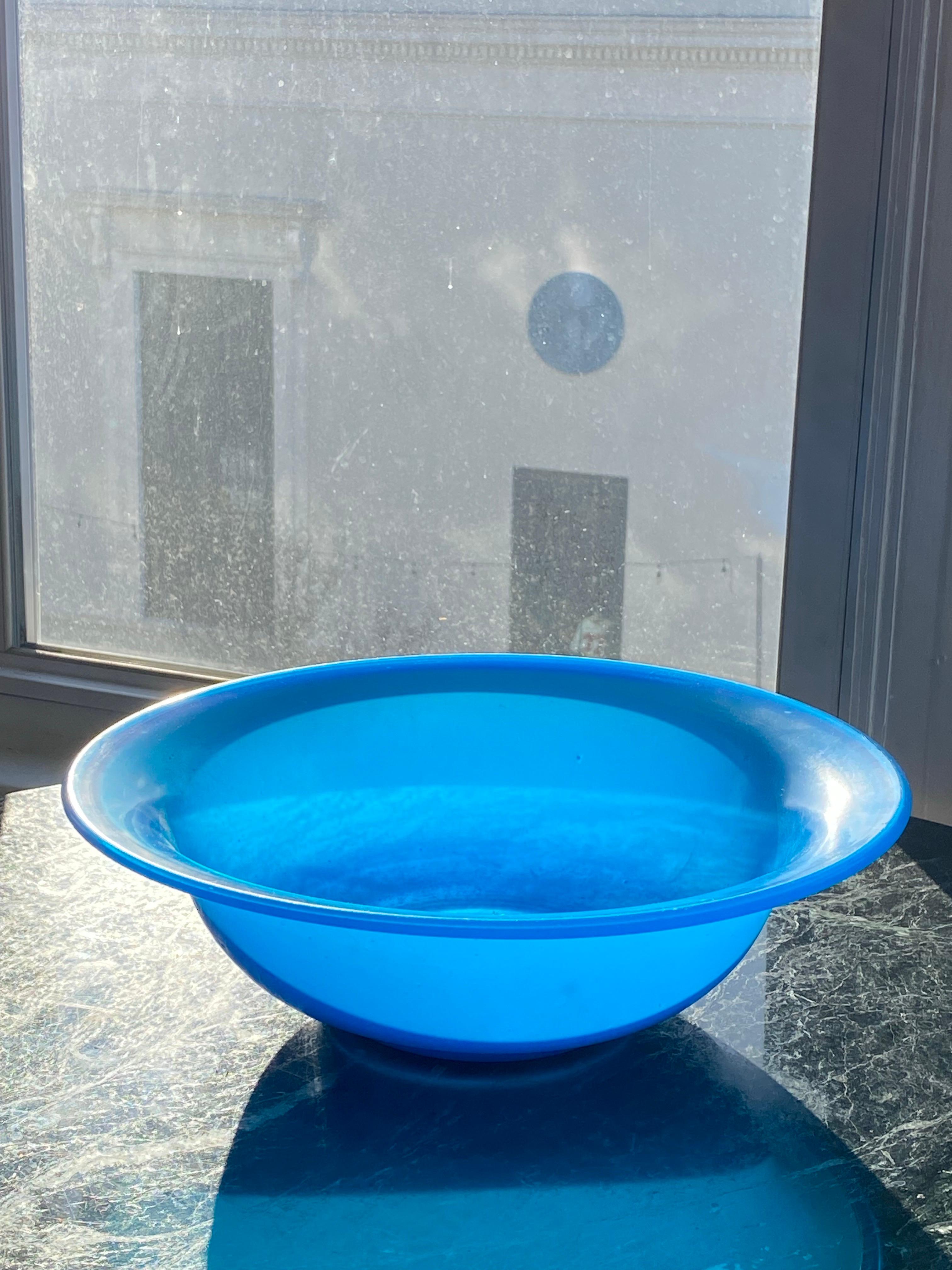 Set di brocche e ciotole in vetro French Opaline della metà del XIX secolo in vendita 2