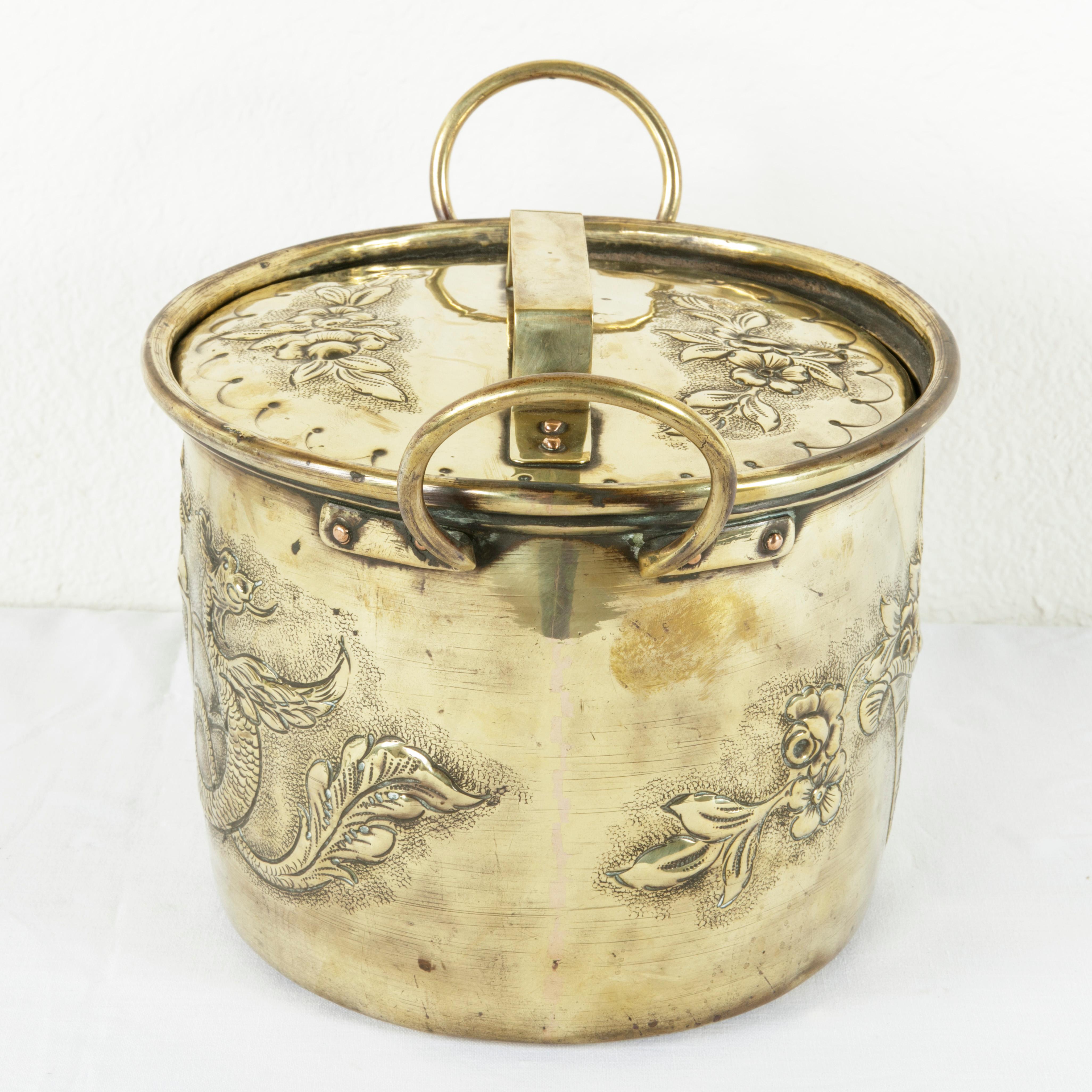 Mid-19th Century French Brass Repousse Pot with Lid from a Chateau In Good Condition In Fayetteville, AR