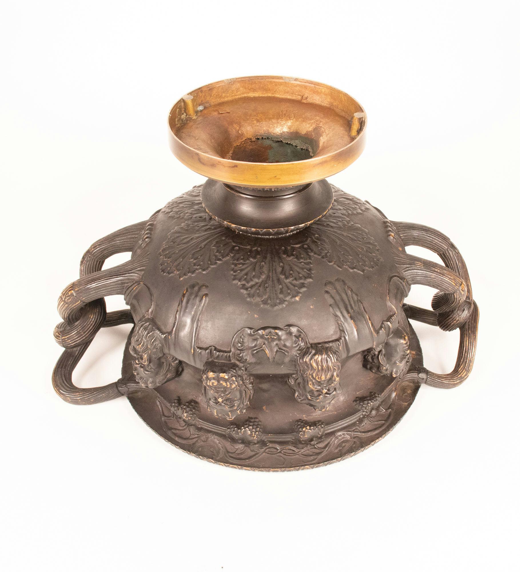 Vaso Grand Tour in bronzo francese della metà del XIX secolo firmato da Achille Collas in vendita 12