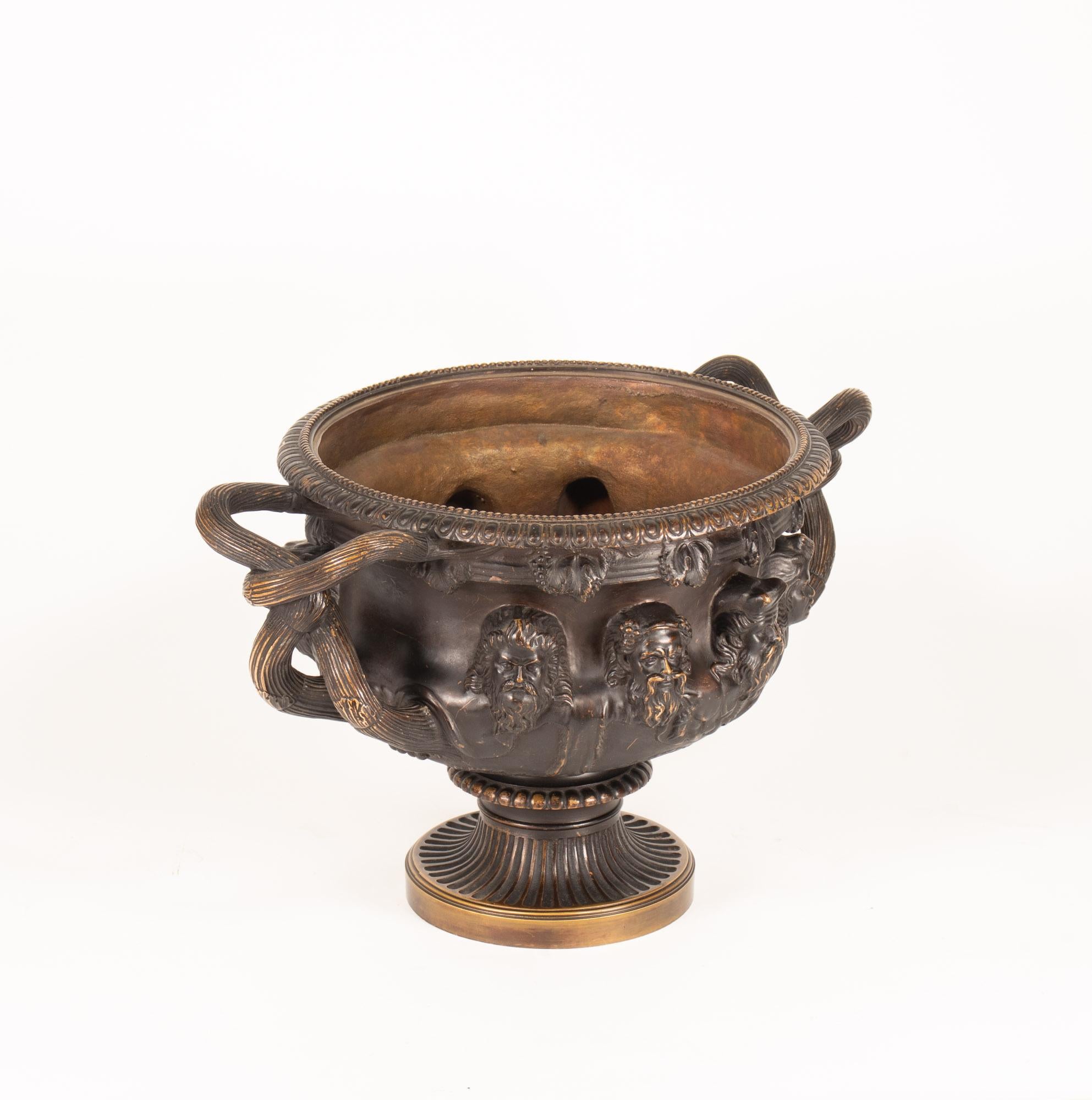 Calco Vaso Grand Tour in bronzo francese della metà del XIX secolo firmato da Achille Collas in vendita
