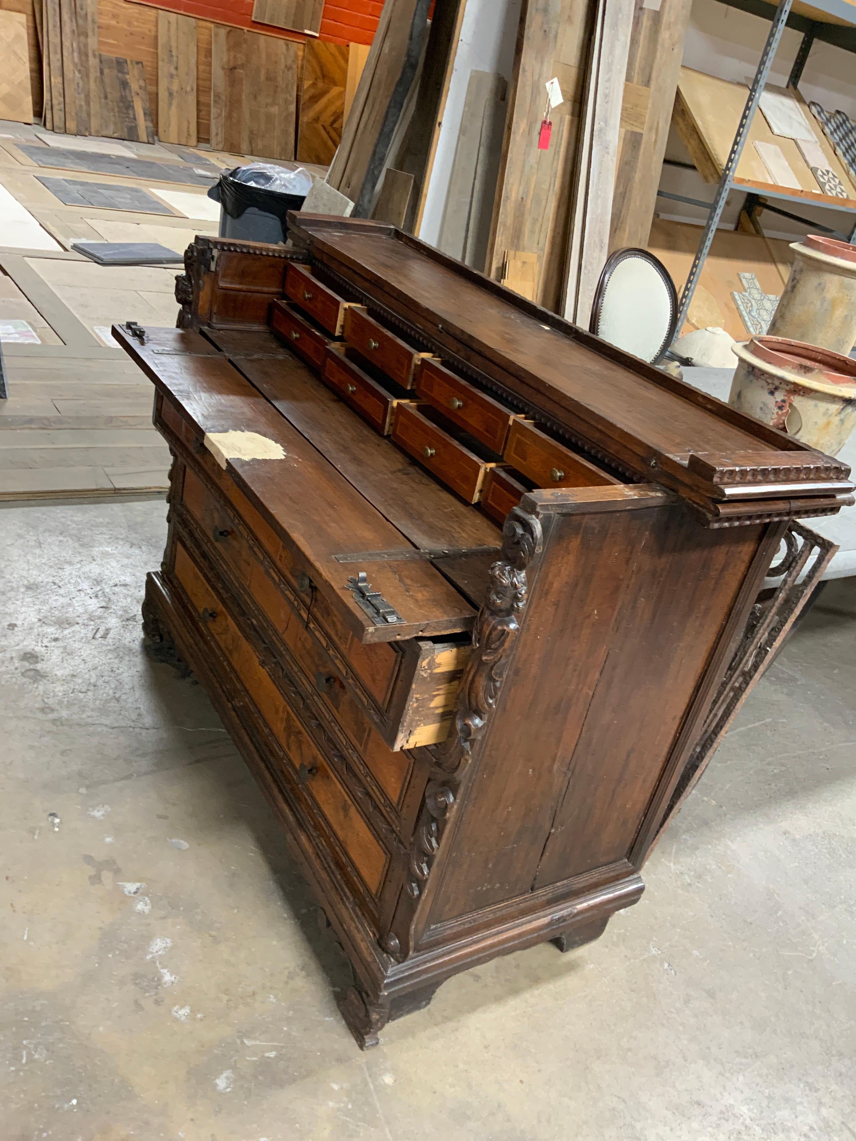 Französischer Butlers-Schreibtisch aus der Mitte des 19. Jahrhunderts (Mahagoni) im Angebot