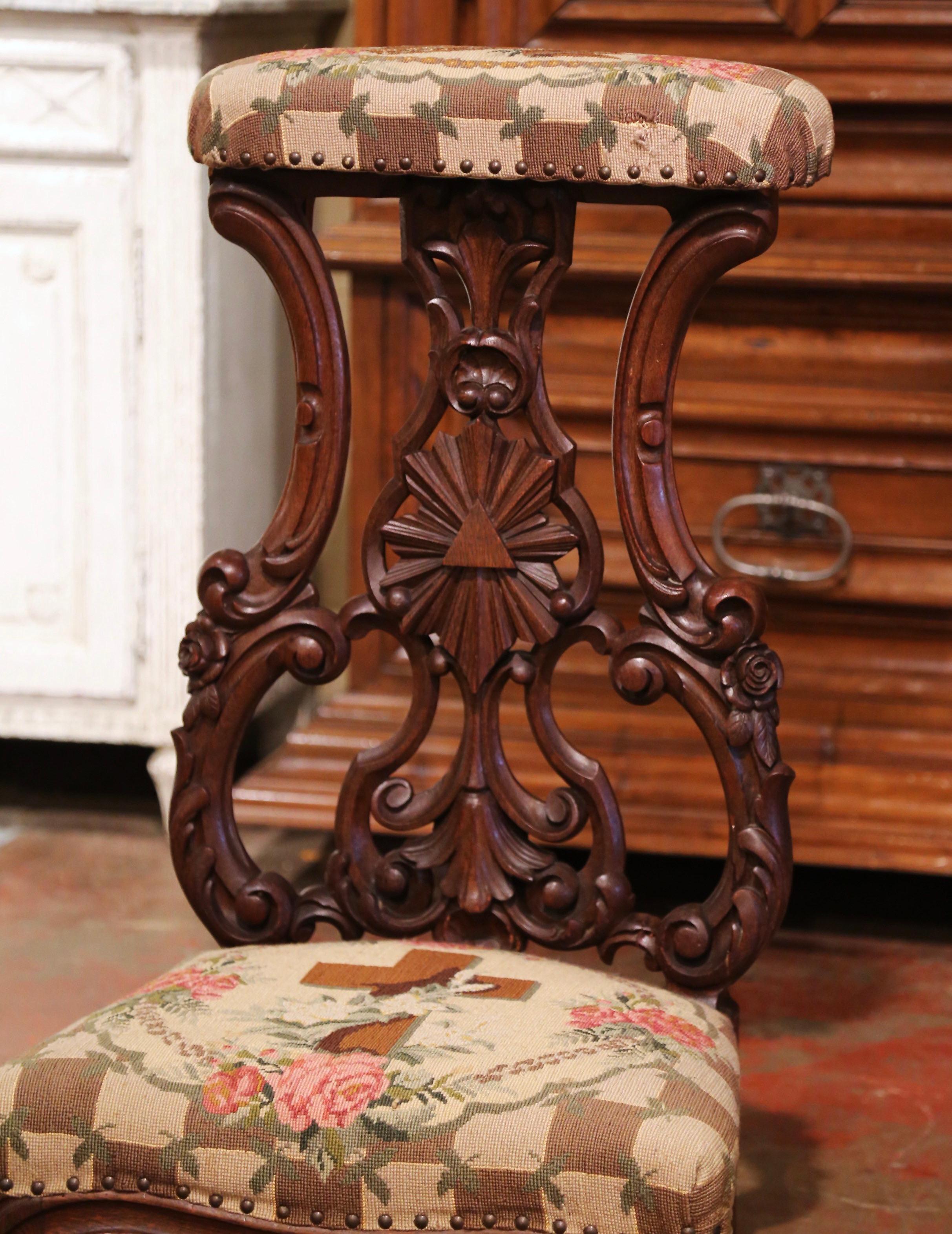 Louis XV Mid-19th Century French Carved Oak Prayer Bench or Prie-Dieu with Needlepoint