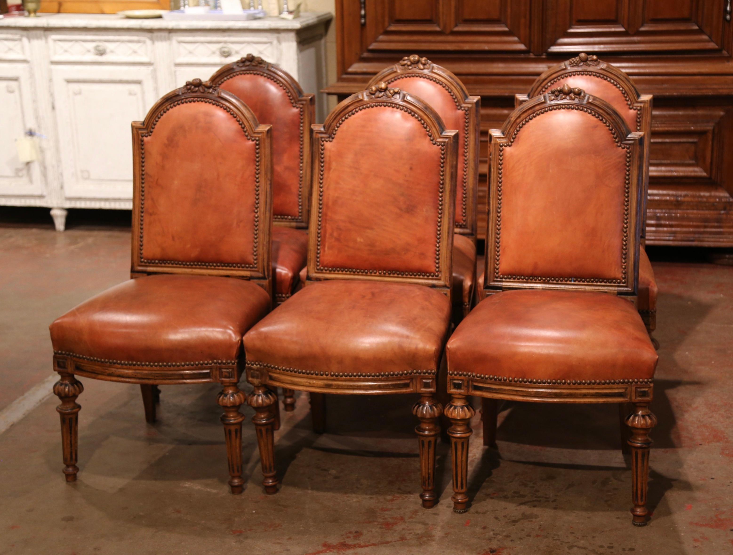 Mid-19th Century French Carved Walnut and Leather Dining Chairs, Set of Six In Excellent Condition In Dallas, TX