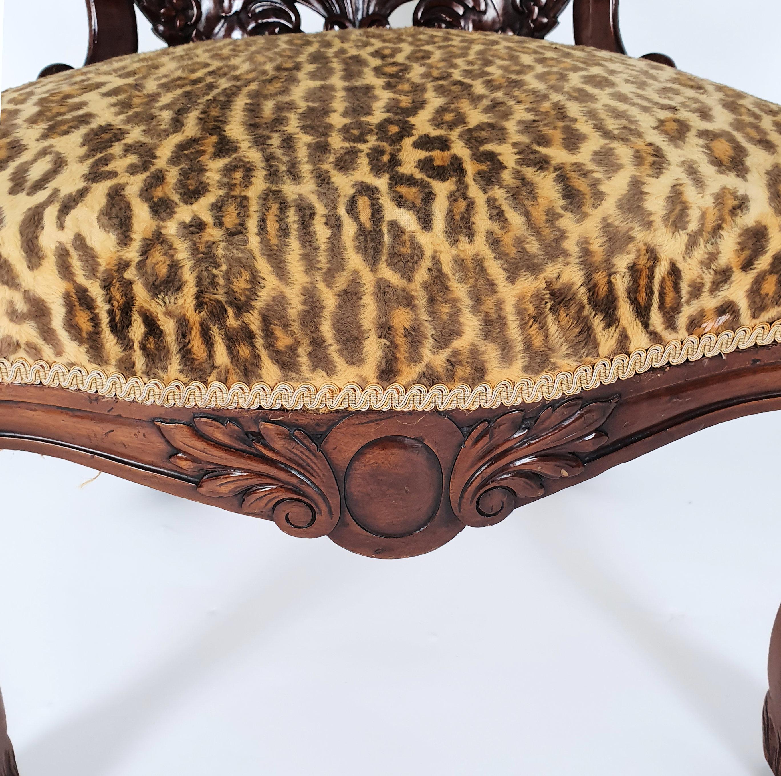 Mid-19th Century French Carved Walnut Desk Chair For Sale 3