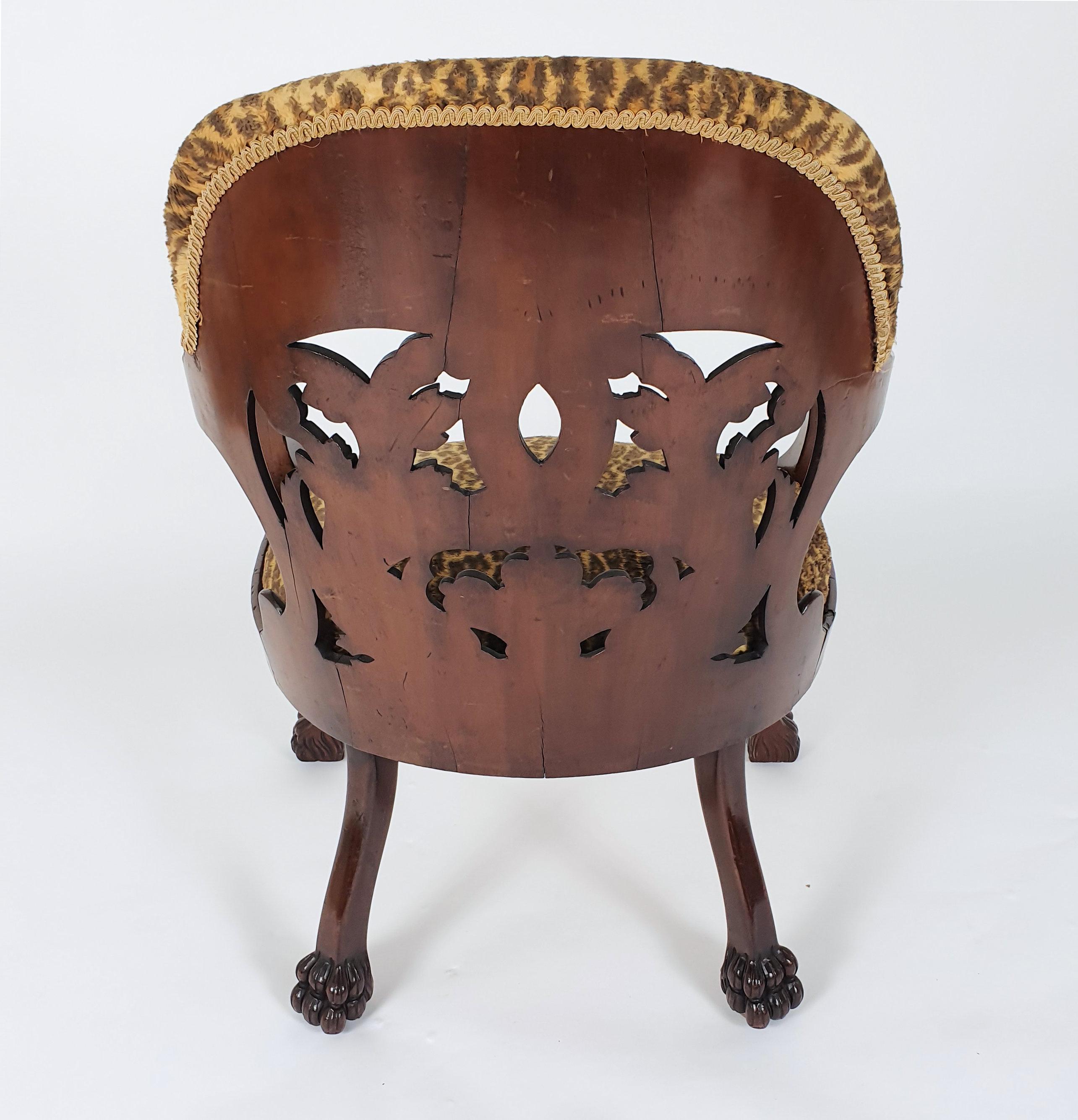 Mid-19th Century French Carved Walnut Desk Chair For Sale 5