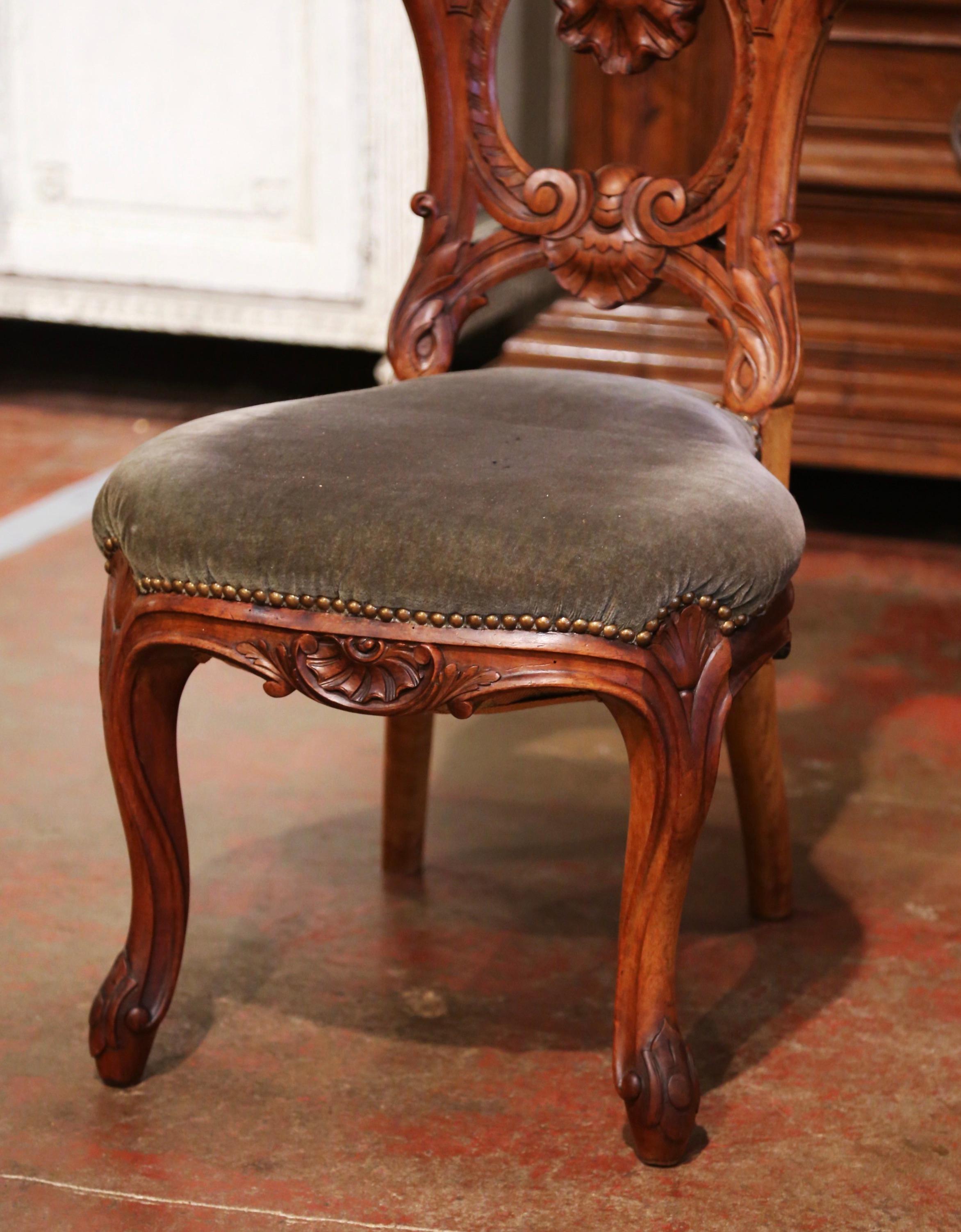 Hand-Carved Mid-19th Century French Carved Walnut Prayer Bench or Prie-Dieu with Velvet For Sale