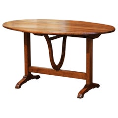 Table de dégustation à plateau basculant en noyer sculpté:: Bordeaux:: milieu du XIXe siècle