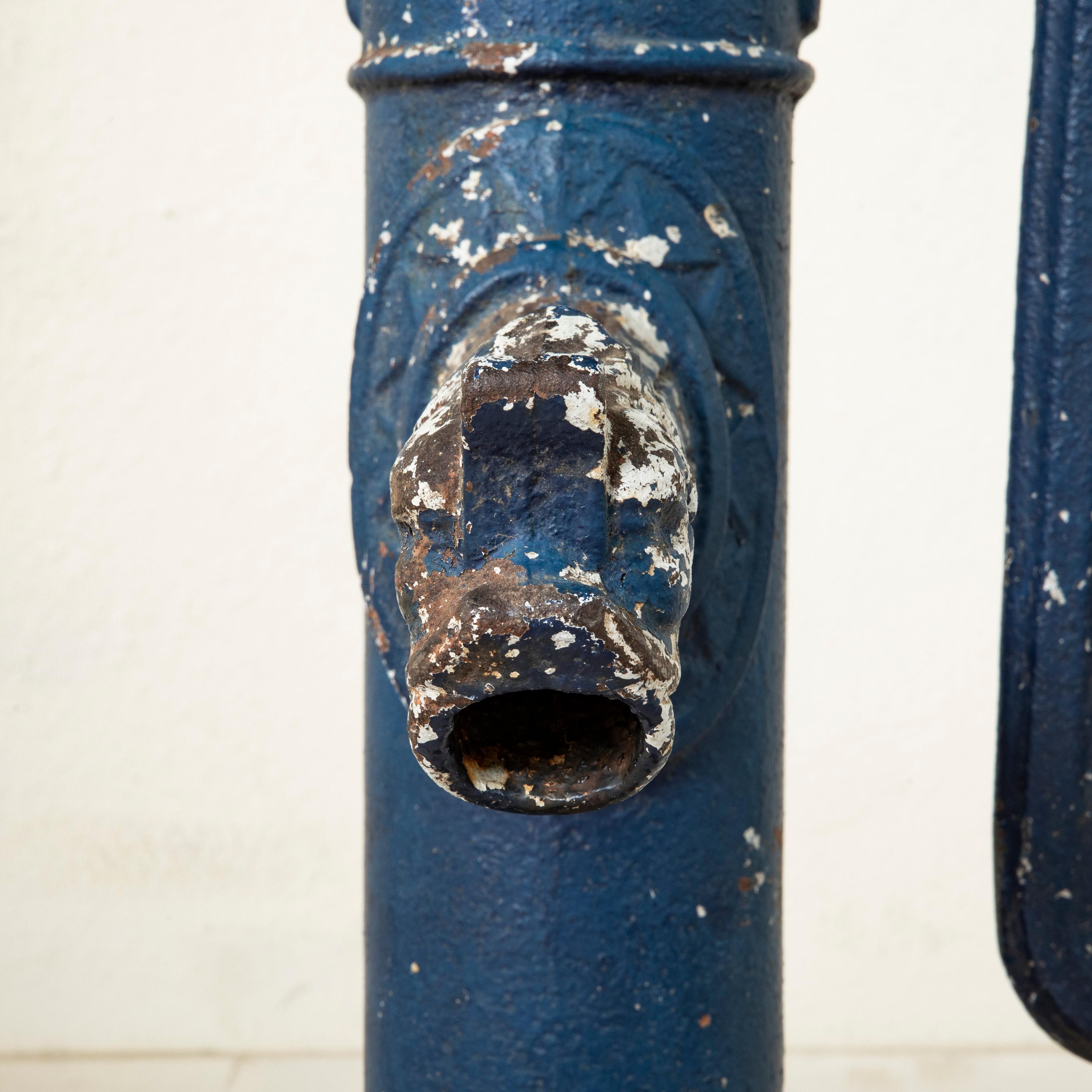 Pompe ou fontaine en fonte de Normandie du milieu du XIXe siècle en vente 6