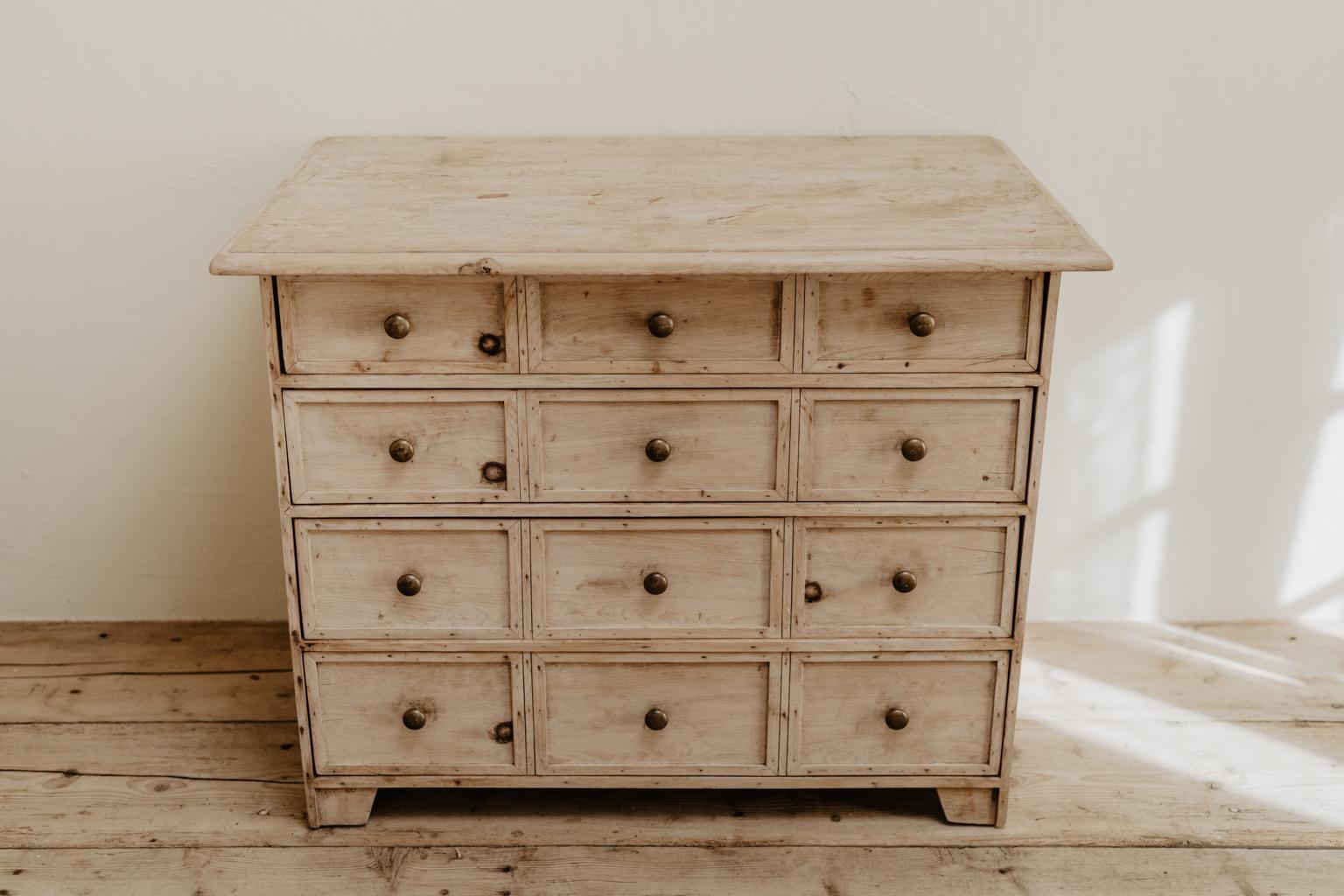 Mid-19th Century French Cedarwood Chest of Drawers/Commode In Good Condition In Brecht, BE