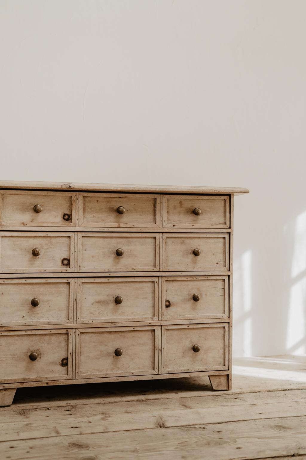 Mid-19th Century French Cedarwood Chest of Drawers/Commode 6