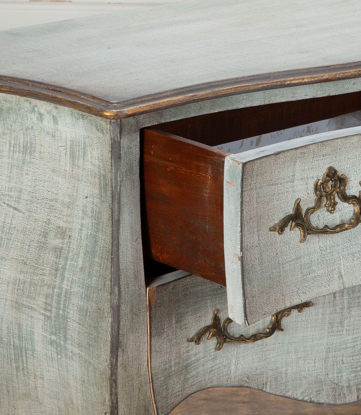 Mid-19th Century French Commode in vendita 3