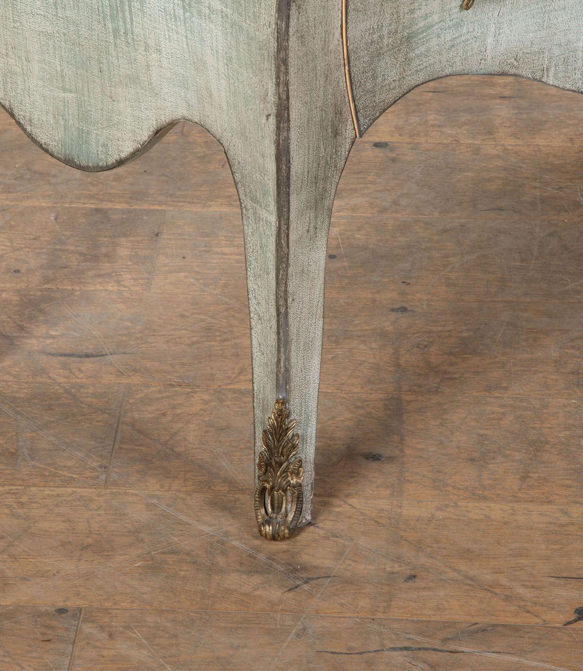 Mid-19th Century French Commode in vendita 4