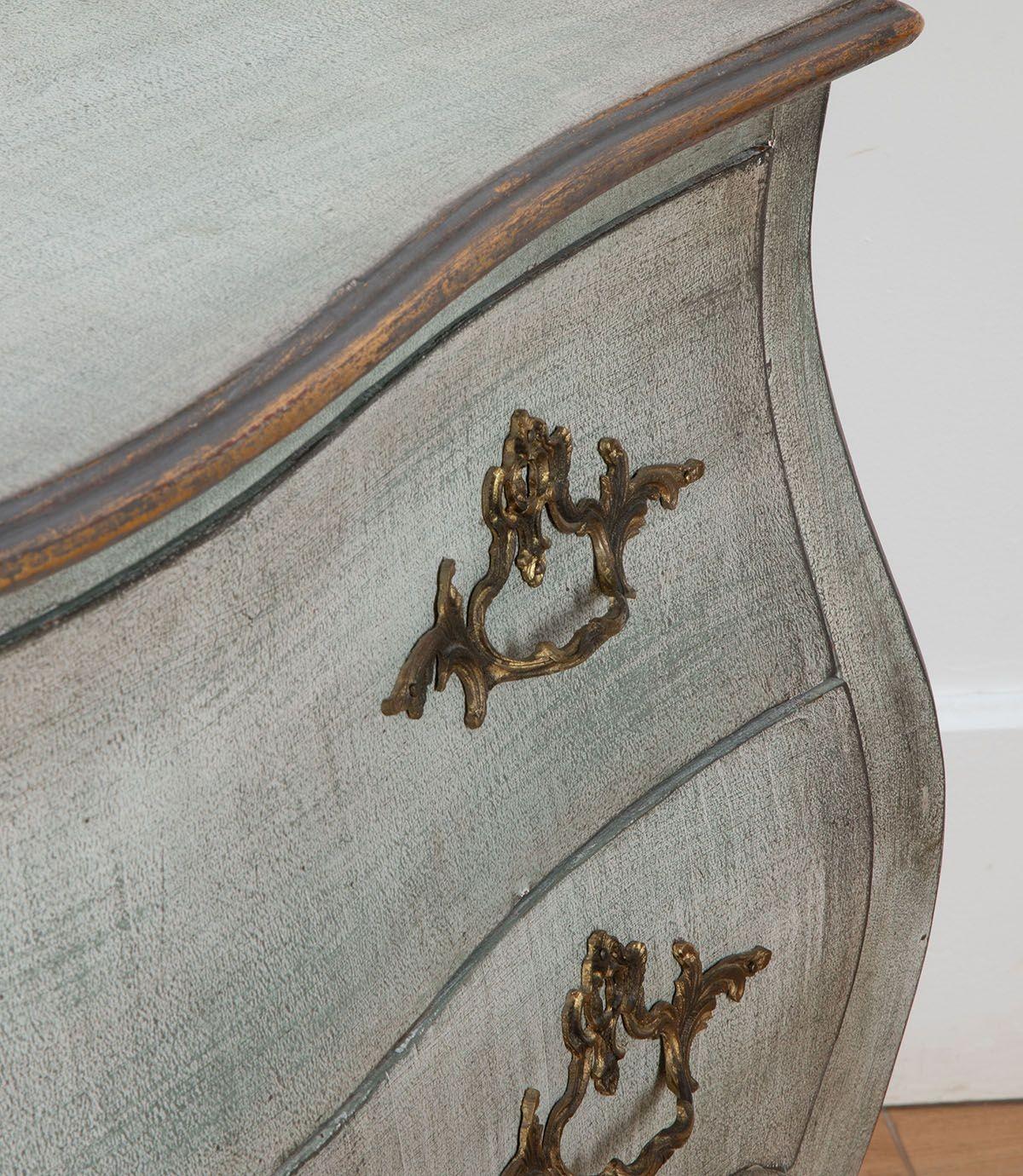 Legno Mid-19th Century French Commode in vendita