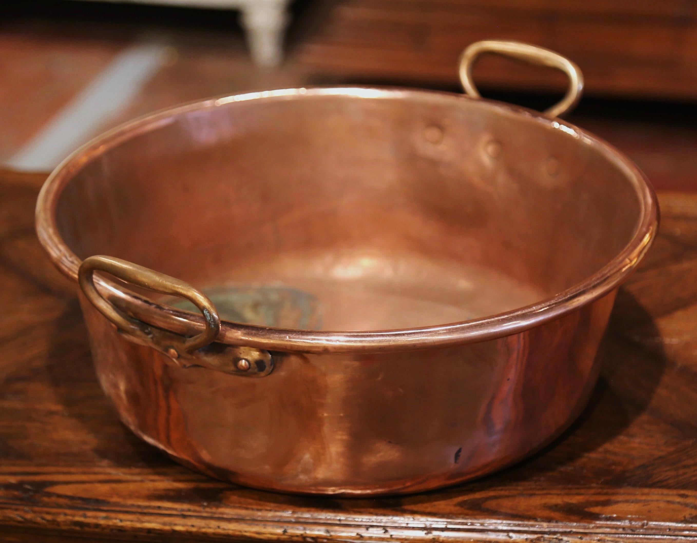 Mid-19th Century French Copper and Brass Jelly Boiling Bowl with Handles In Excellent Condition In Dallas, TX