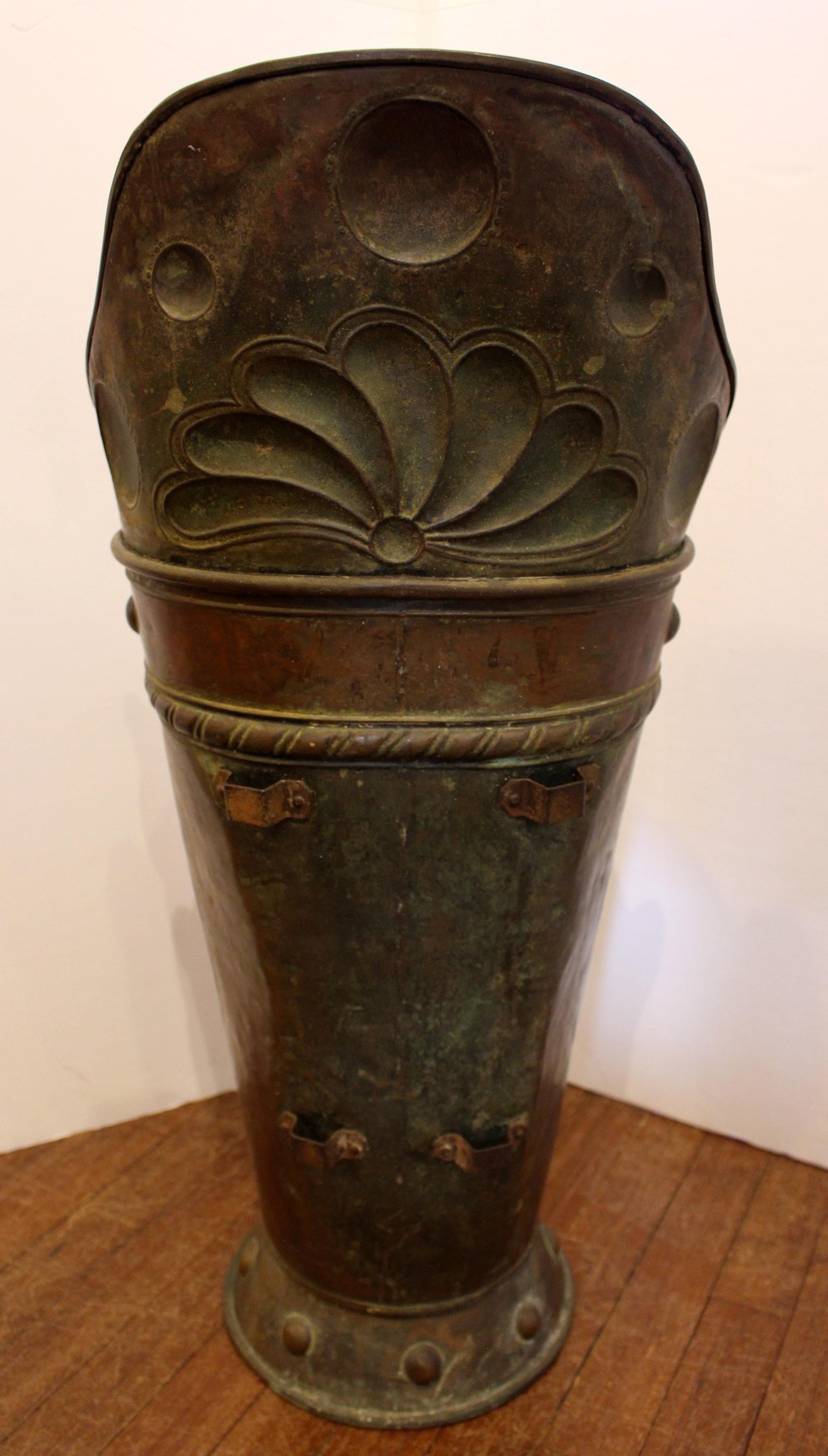Mid-19th Century French Copper Grape Hod In Good Condition In Chapel Hill, NC