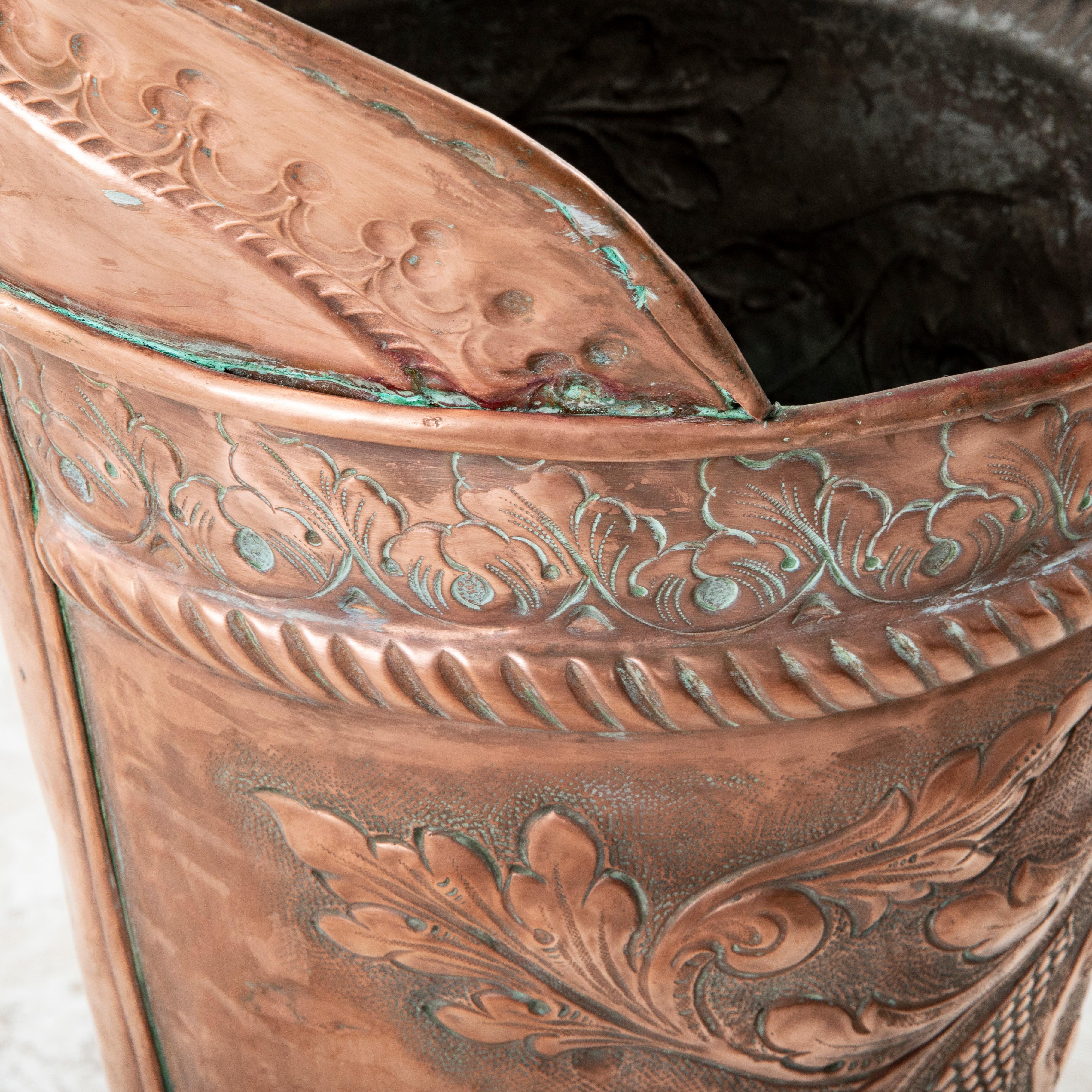 Mid-19th Century French Copper Repousse Chateau Grape Gathering Basket For Sale 3