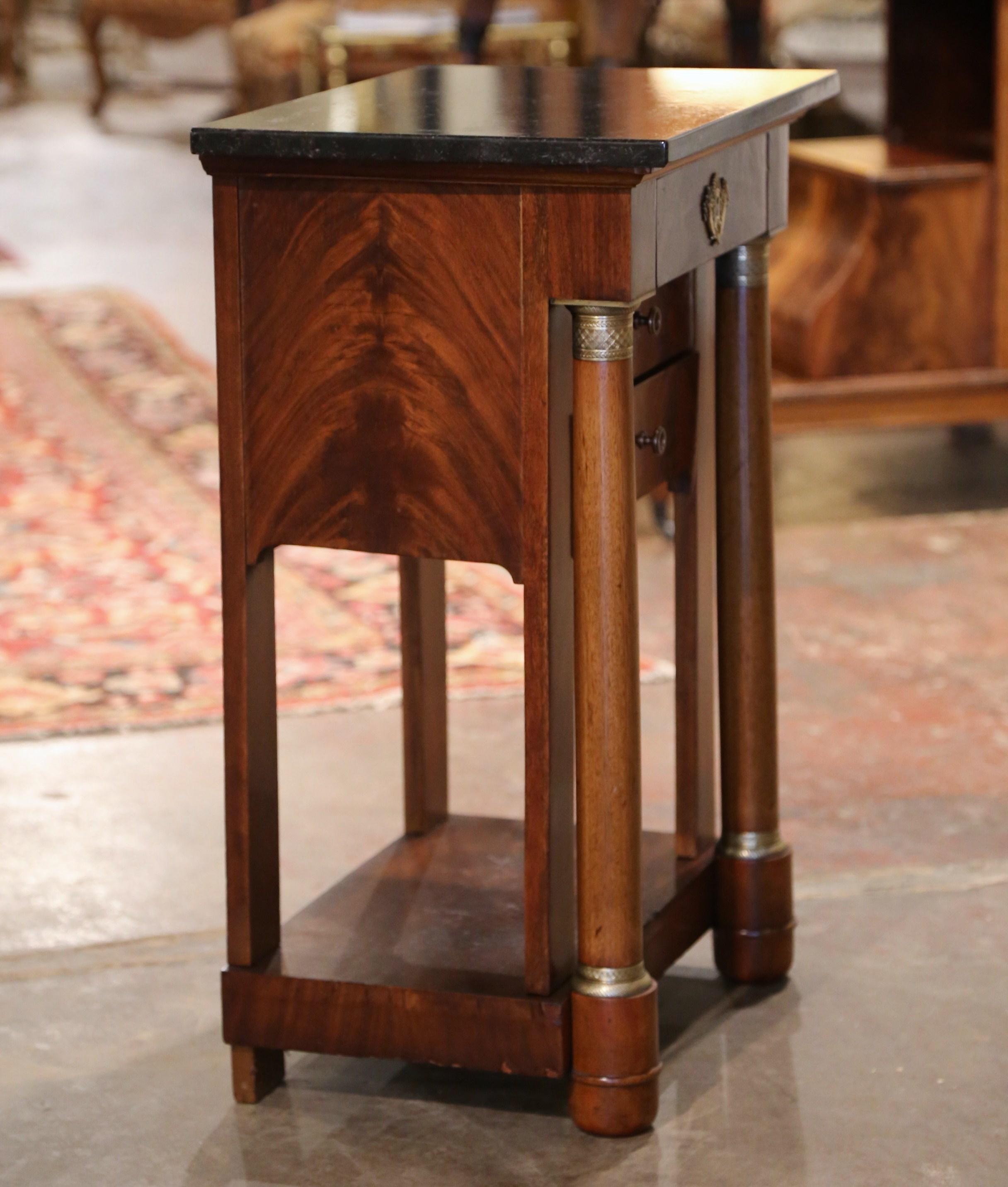 Table de chevet Empire française du milieu du XIXe siècle en acajou et marbre avec tiroirs 2