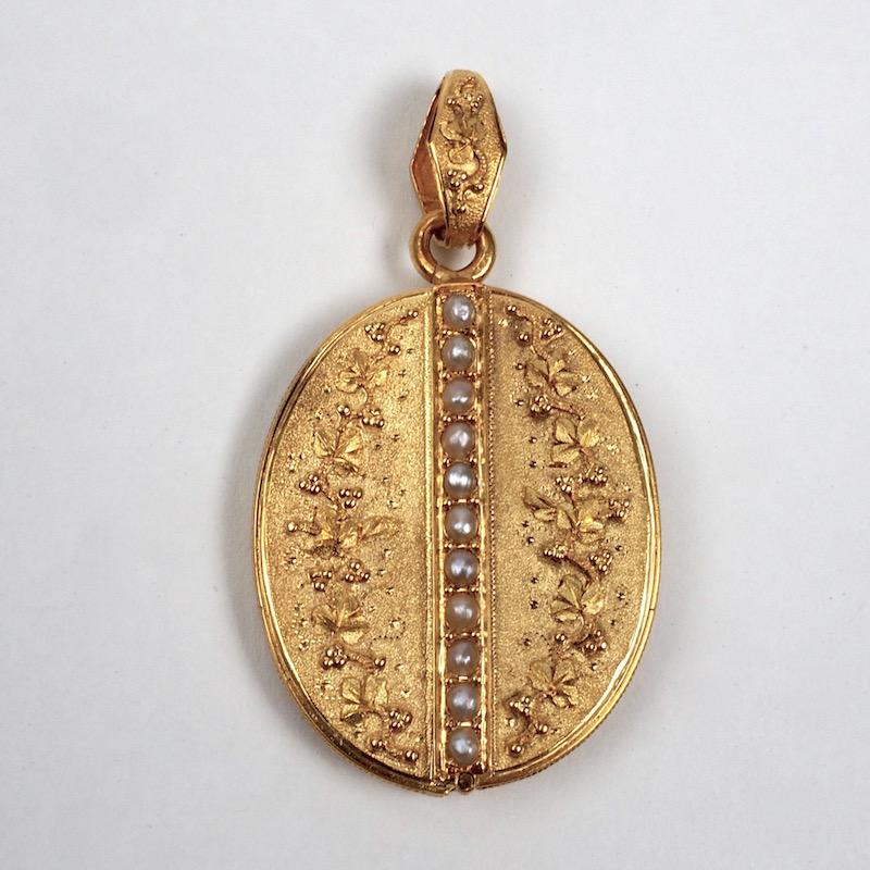 Mid-19th Century French Gold Locket and Chain 5