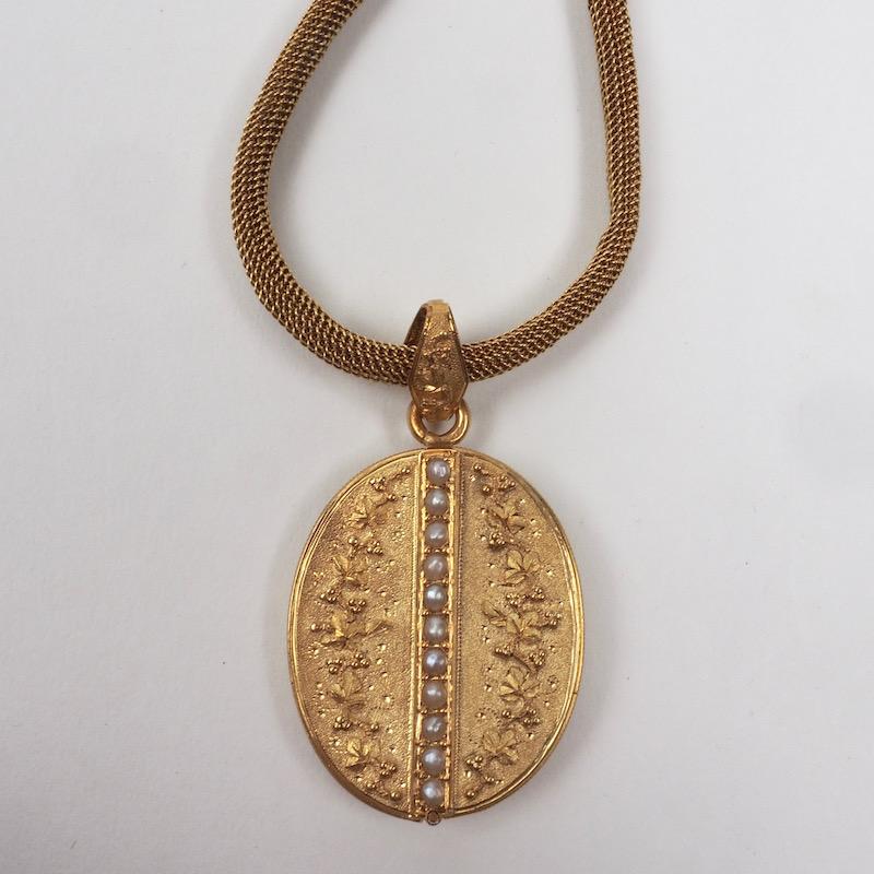 Mid-19th Century French Gold Locket and Chain 4