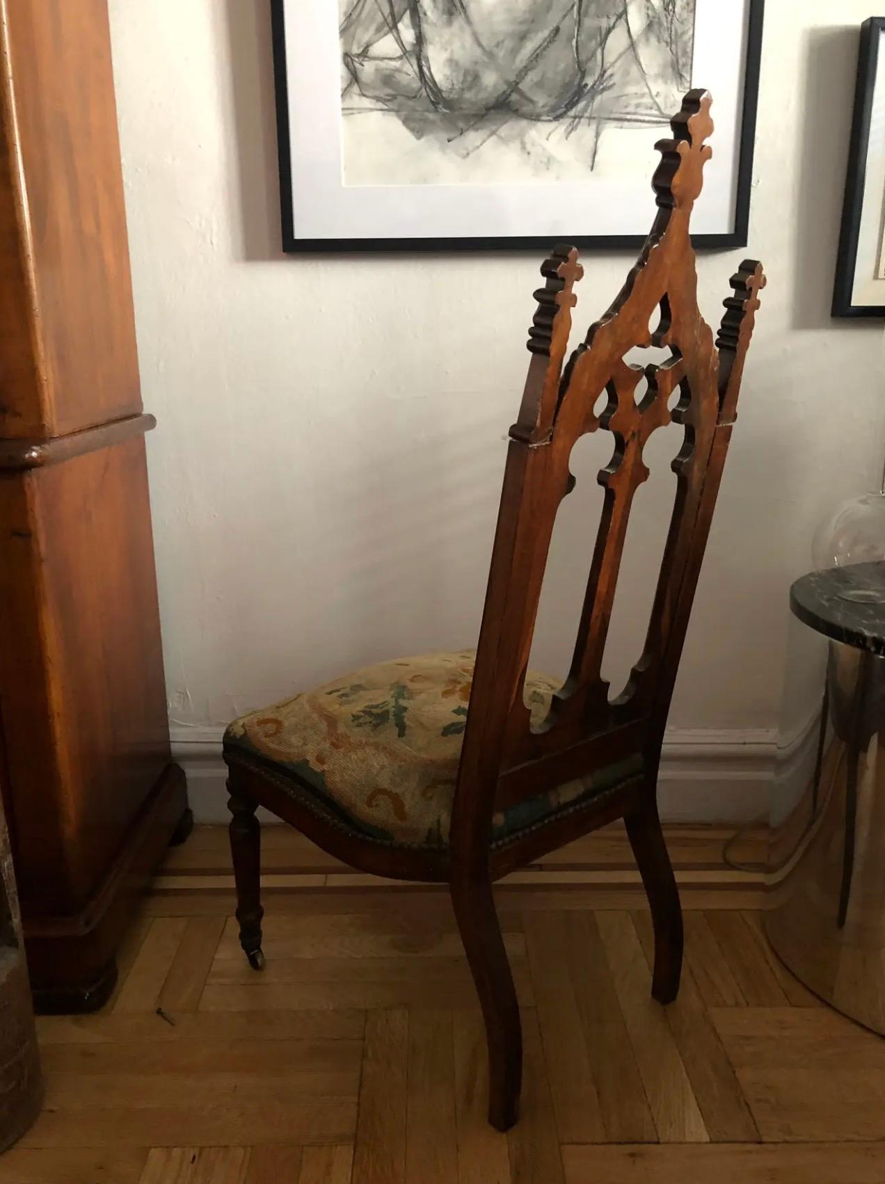 Sedia francese a punta d'ago e gotchic della metà del 19° secolo In condizioni buone in vendita a New York, NY