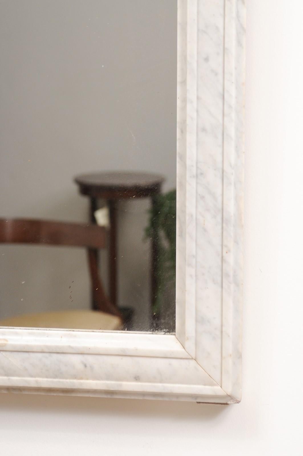 Miroir en marbre blanc et gris du milieu du 19e siècle (France) en vente 2