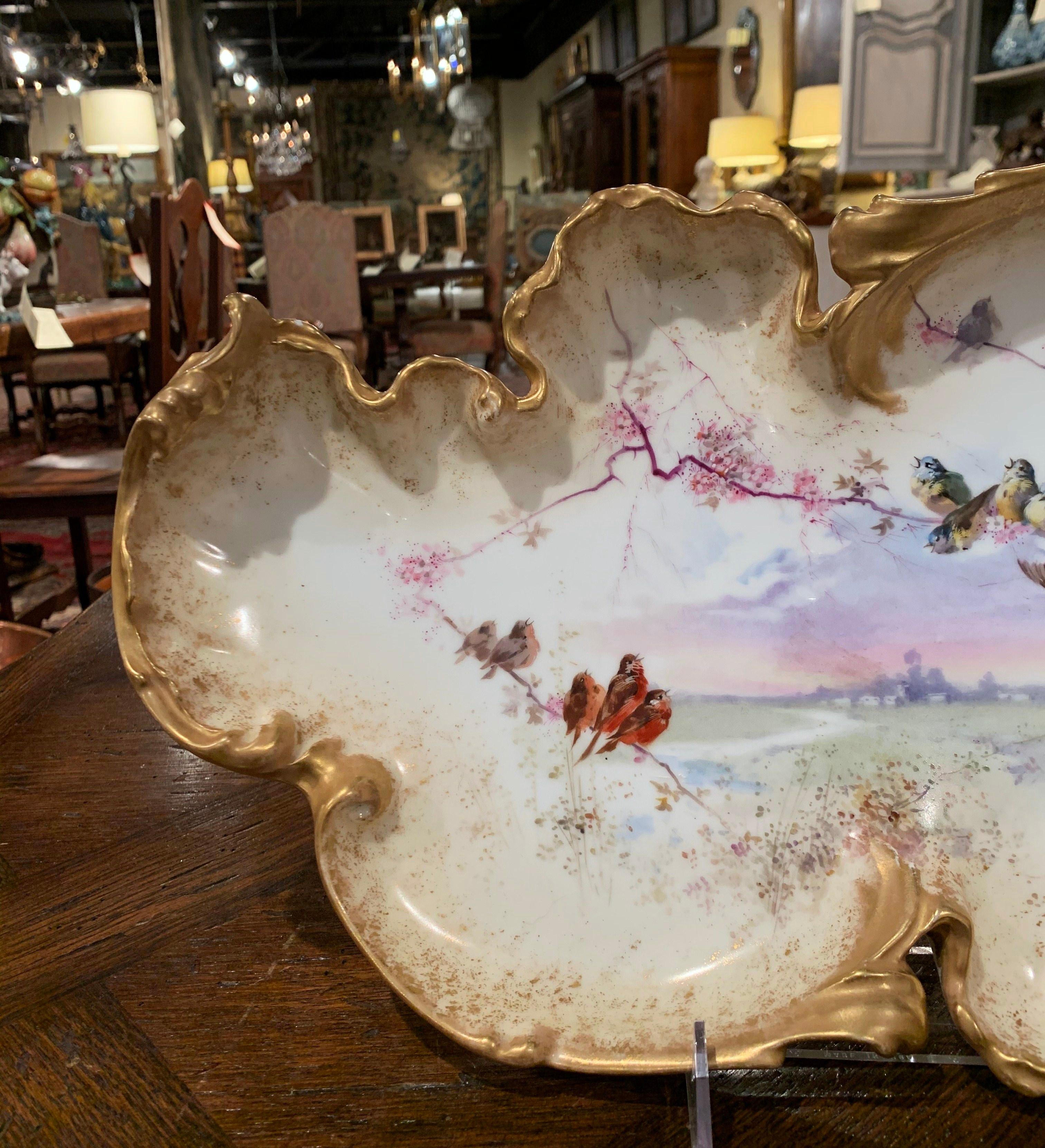 Mid-19th Century French Hand Painted and Gilt Porcelain Dish with Bird Decor In Excellent Condition In Dallas, TX