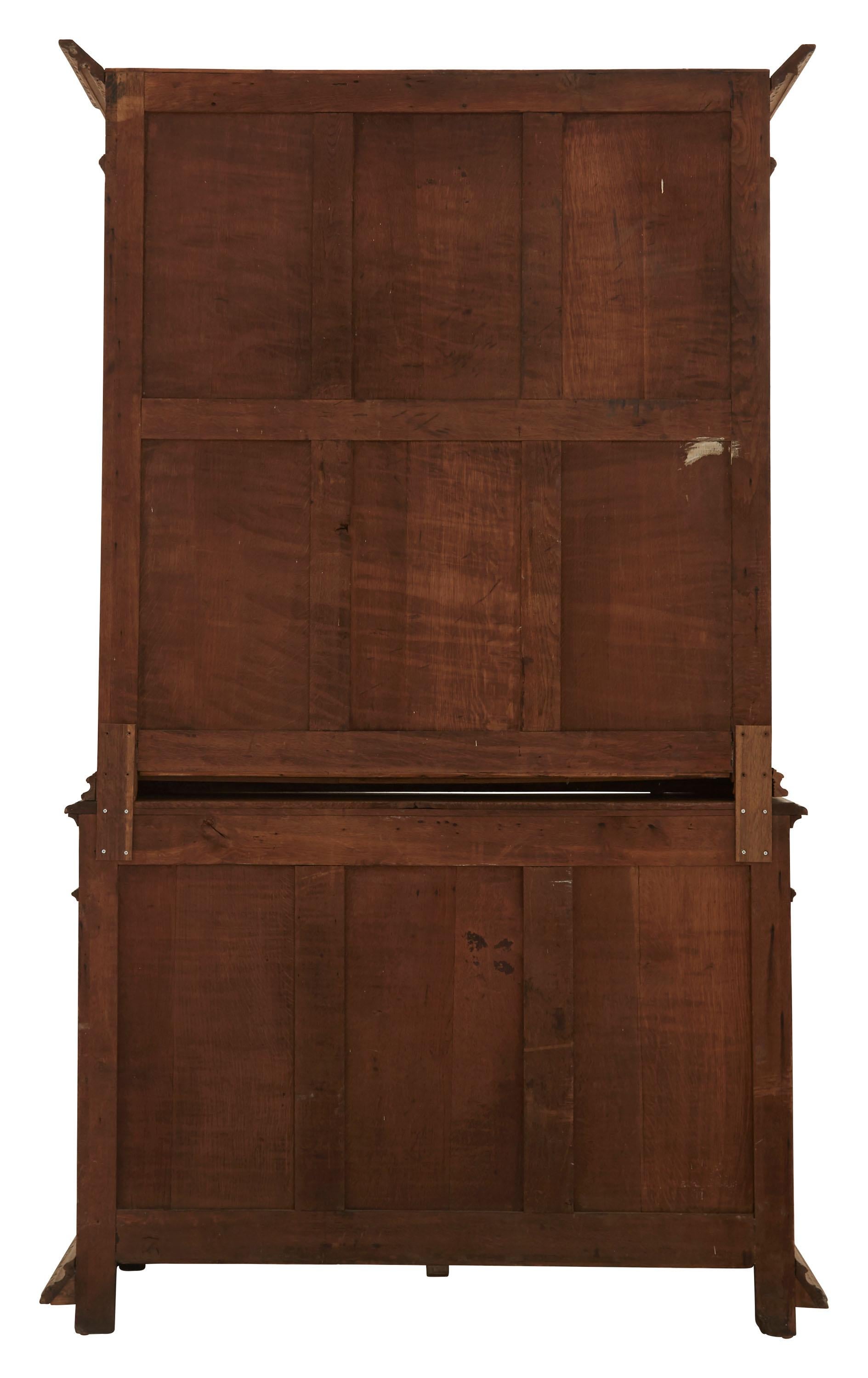 Mid-19th Century French Hunt Cabinet In Good Condition In Chicago, IL