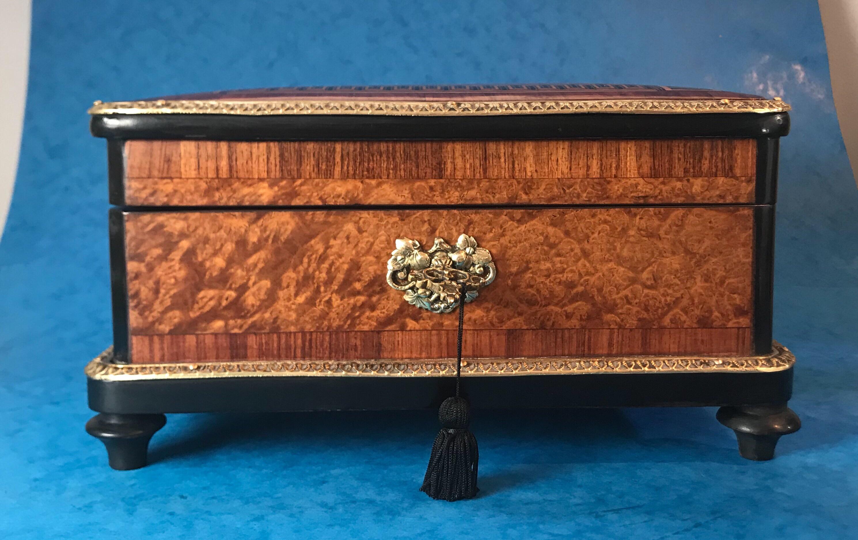 Mid-19th Century French Kingwood Cross Banded Box 7