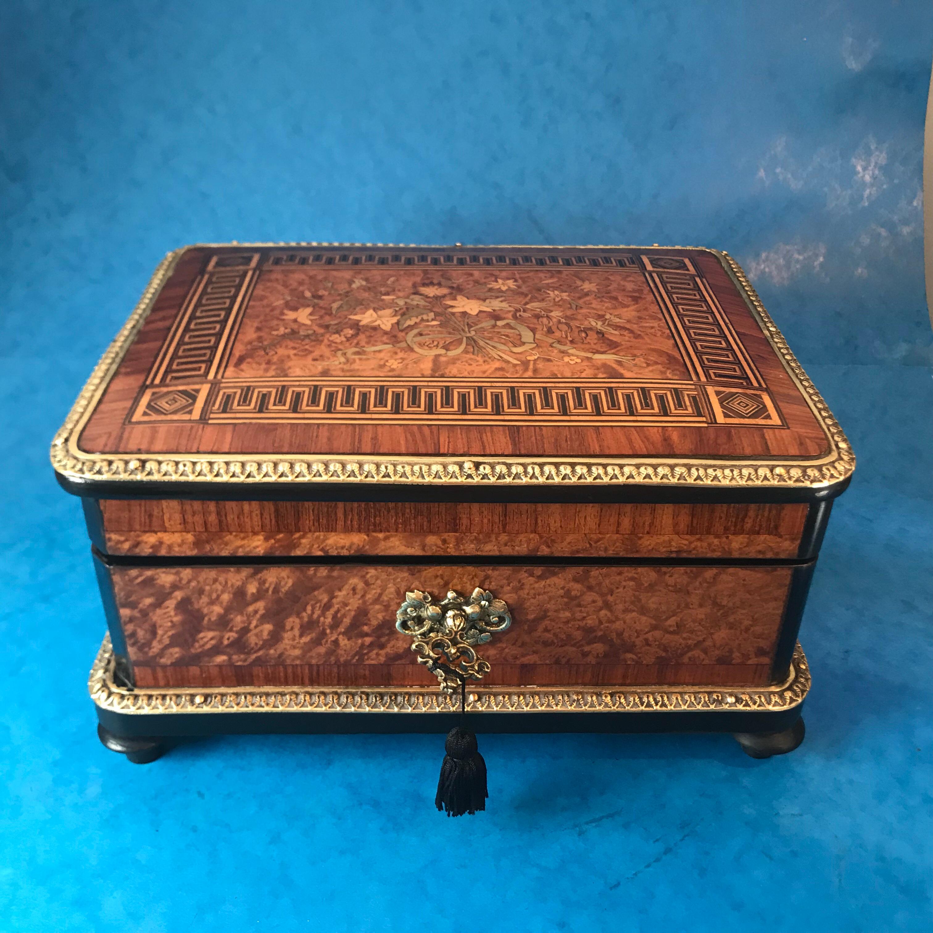 Mid-19th Century French Kingwood Cross Banded Box In Good Condition In Windsor, Berkshire