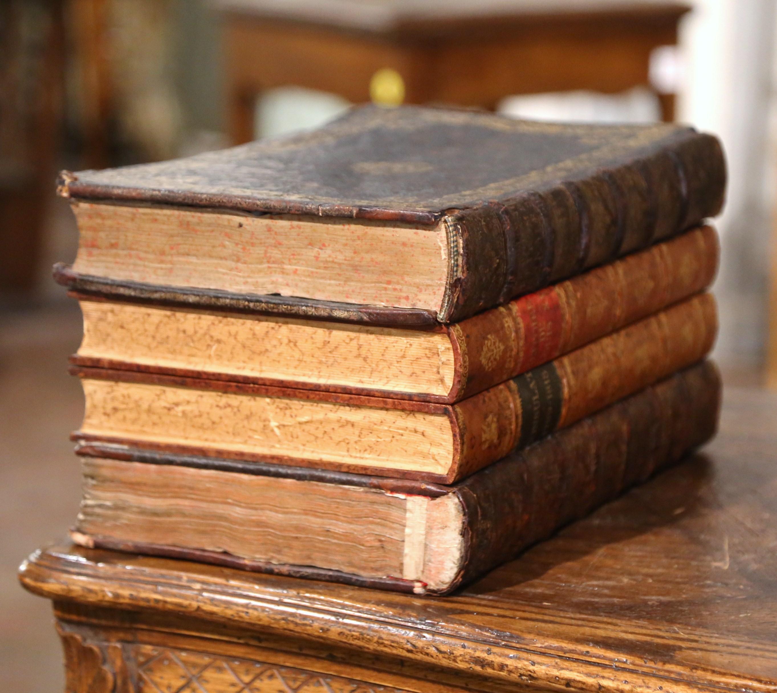 Cuir Boîte à livres reliée en cuir français du milieu du 19e siècle avec six verres à la mode ancienne en vente