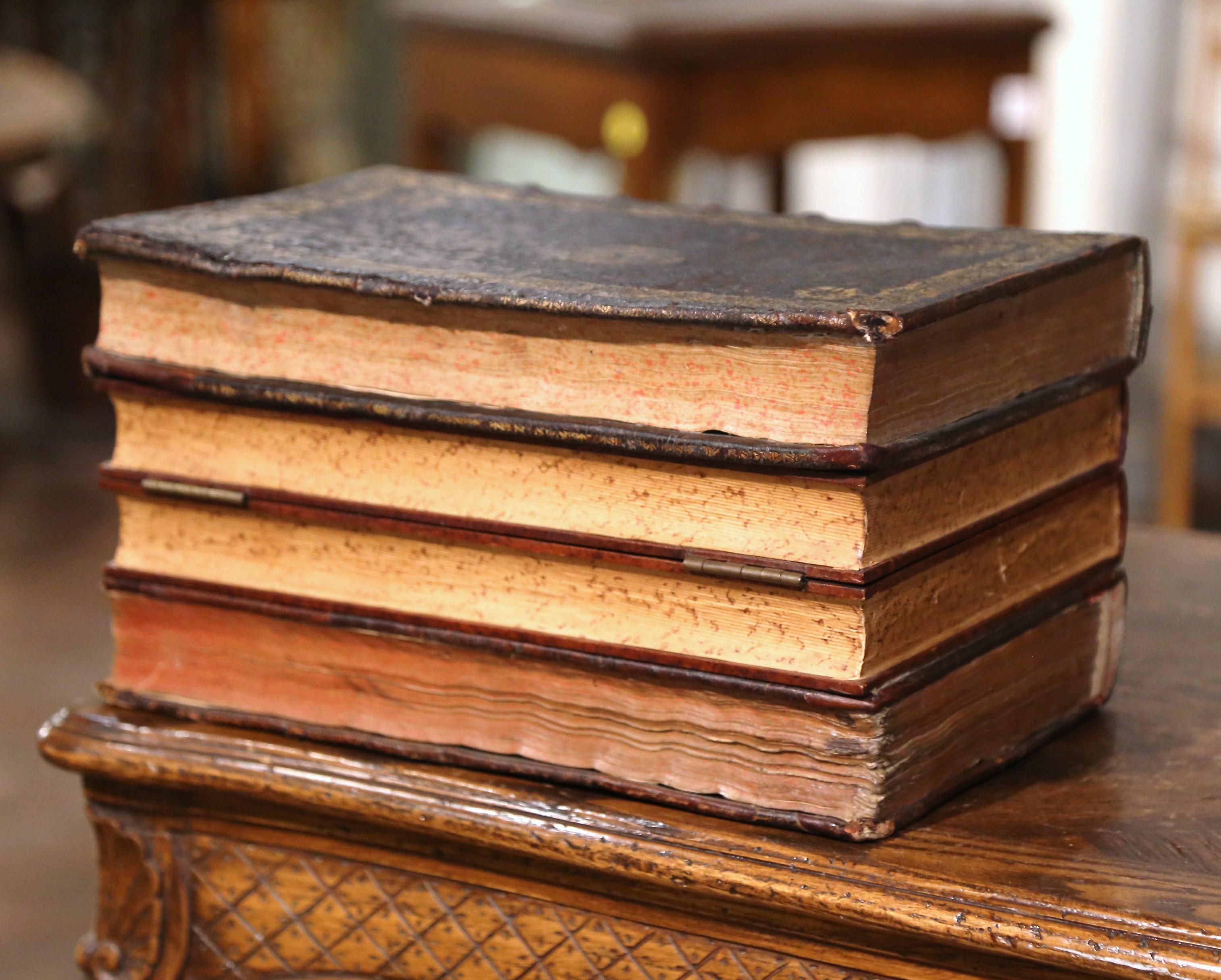 Boîte à livres reliée en cuir français du milieu du 19e siècle avec six verres à la mode ancienne en vente 1