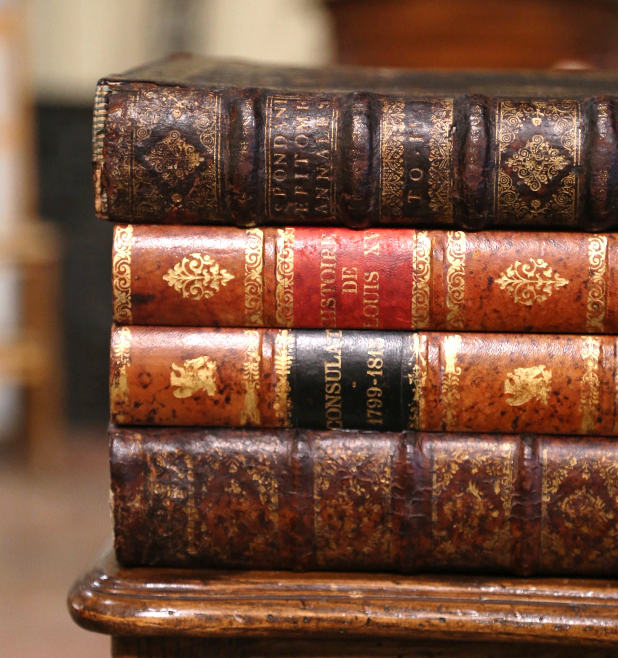 Boîte à livres reliée en cuir français du milieu du 19e siècle avec six verres à la mode ancienne en vente 2