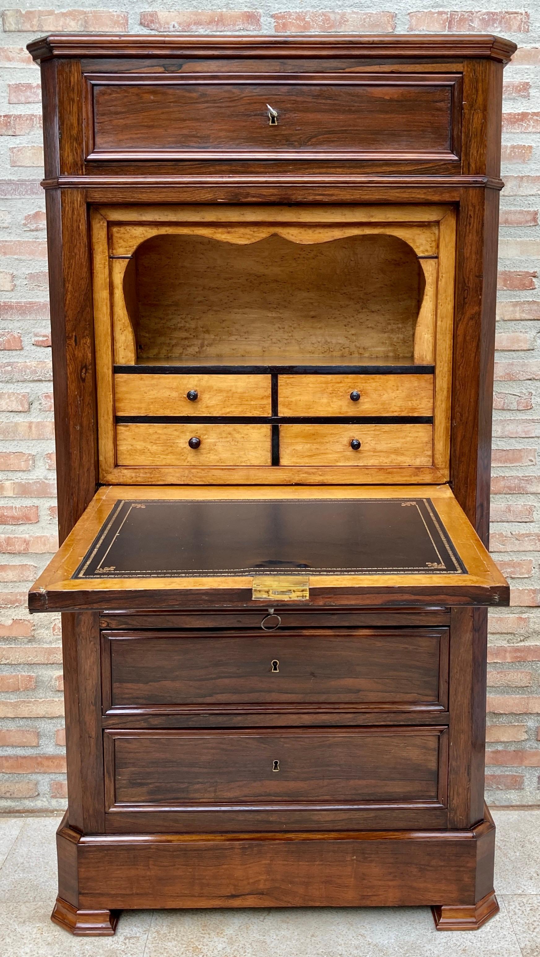 Beautiful walnut secretary from the 19th century, it has a top drawer with a key, it also has a central folding door that hides three drawers (2 small and one larger) when opened, and a leather-upholstered desk. It is newly restored and cured