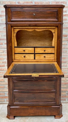 Secrétaire en noyer sculpté Louis Philippe, milieu du 19ème siècle, années 1890