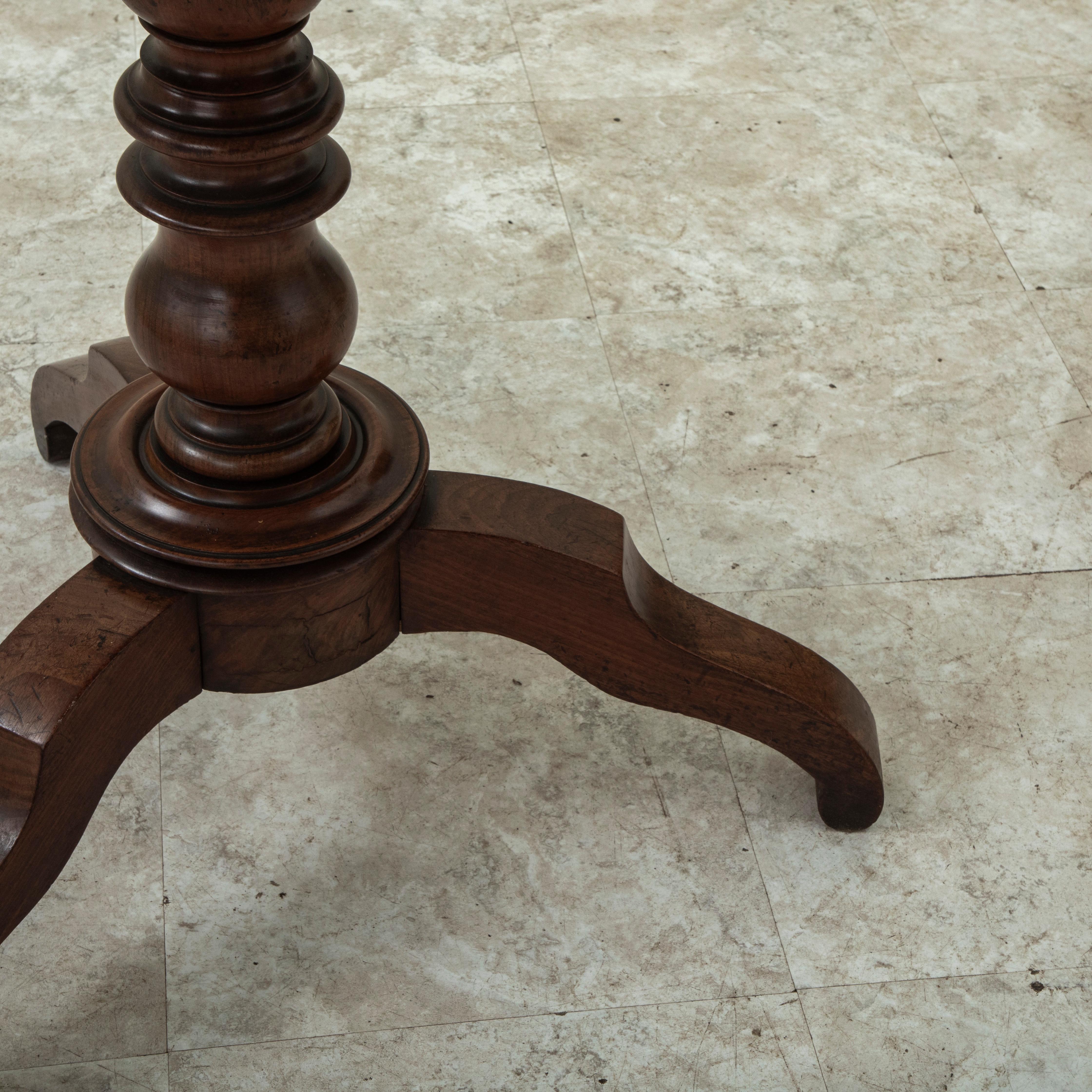 Mitte des 19. Jahrhunderts Französisch Louis Philippe Periode Esche Tilt Top Pedestal Tisch im Angebot 8