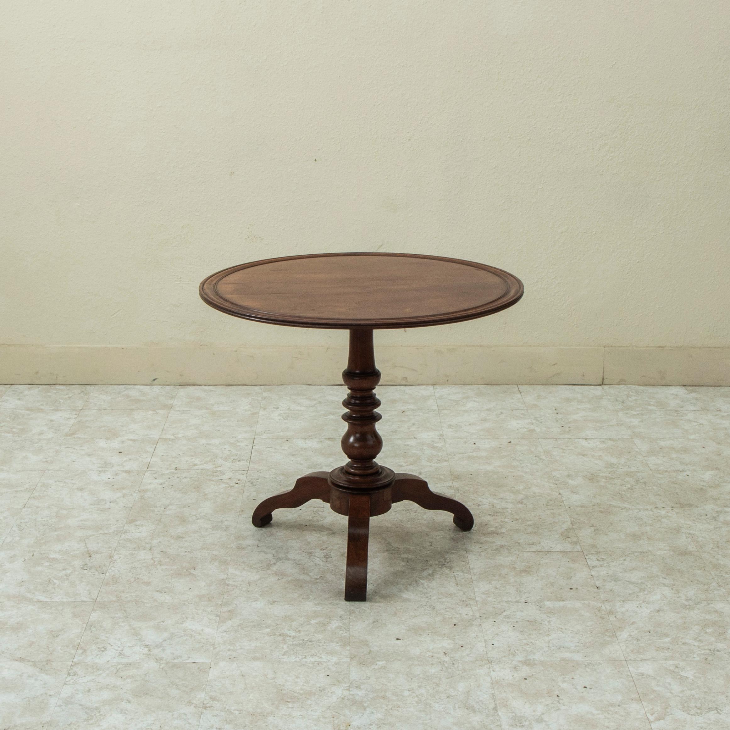 Mitte des 19. Jahrhunderts Französisch Louis Philippe Periode Esche Tilt Top Pedestal Tisch im Angebot 1