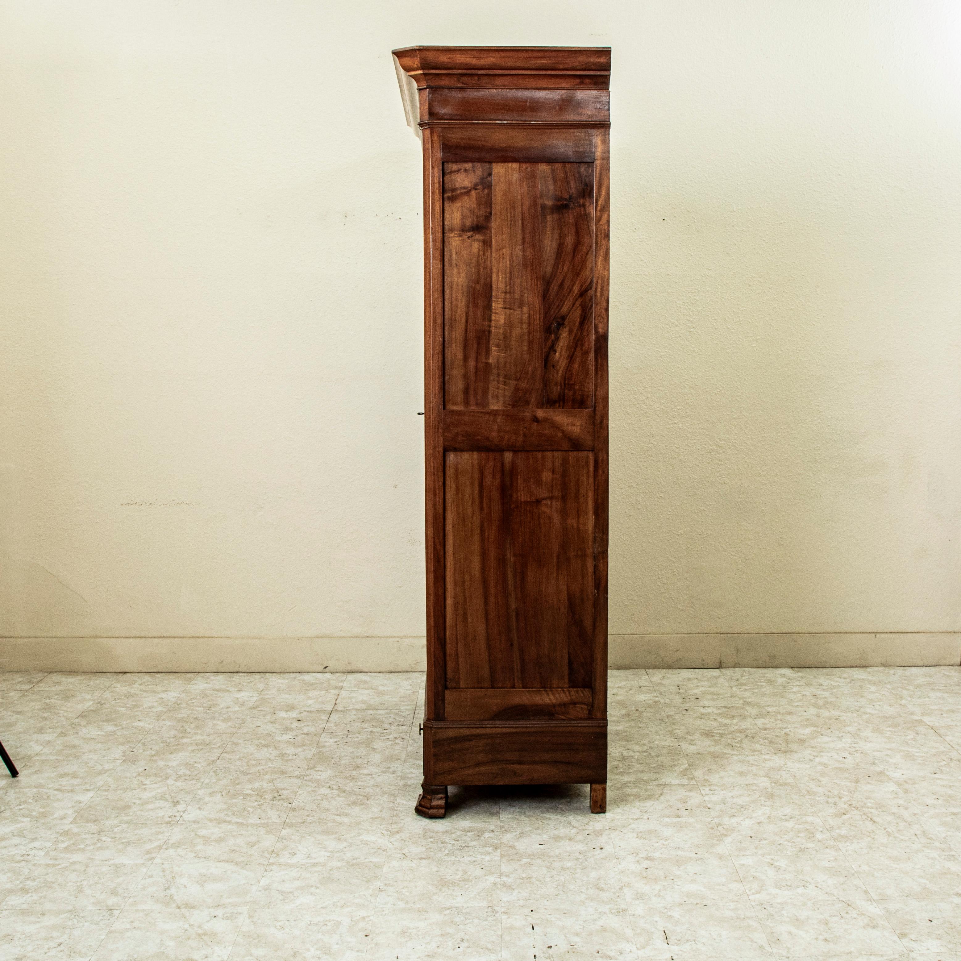 Mid-19th Century French Louis Philippe Period Burl Walnut Armoire or Wardrobe In Good Condition For Sale In Fayetteville, AR