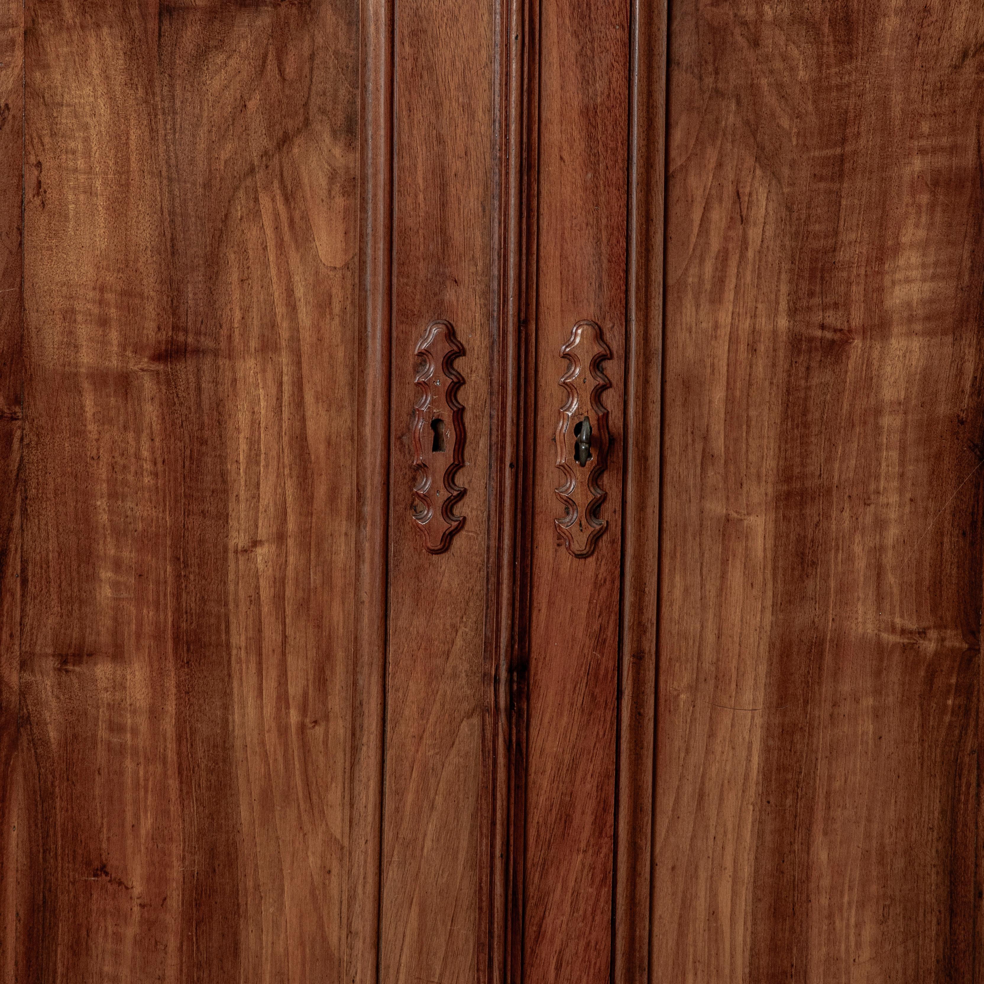 Mid-19th Century French Louis Philippe Period Burl Walnut Armoire or Wardrobe For Sale 4